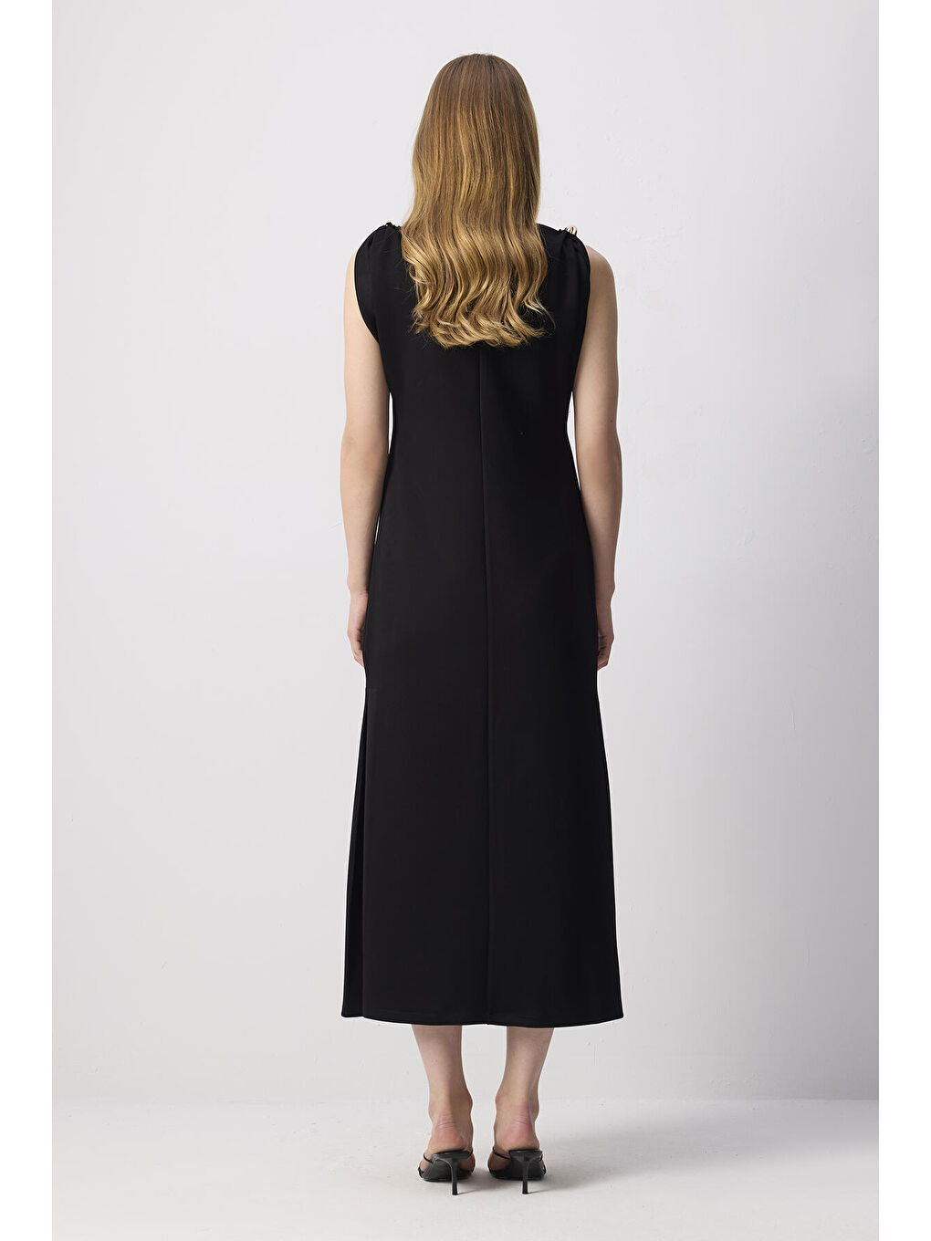 Siyah Metal Aksesuar Detaylı Elbise-3