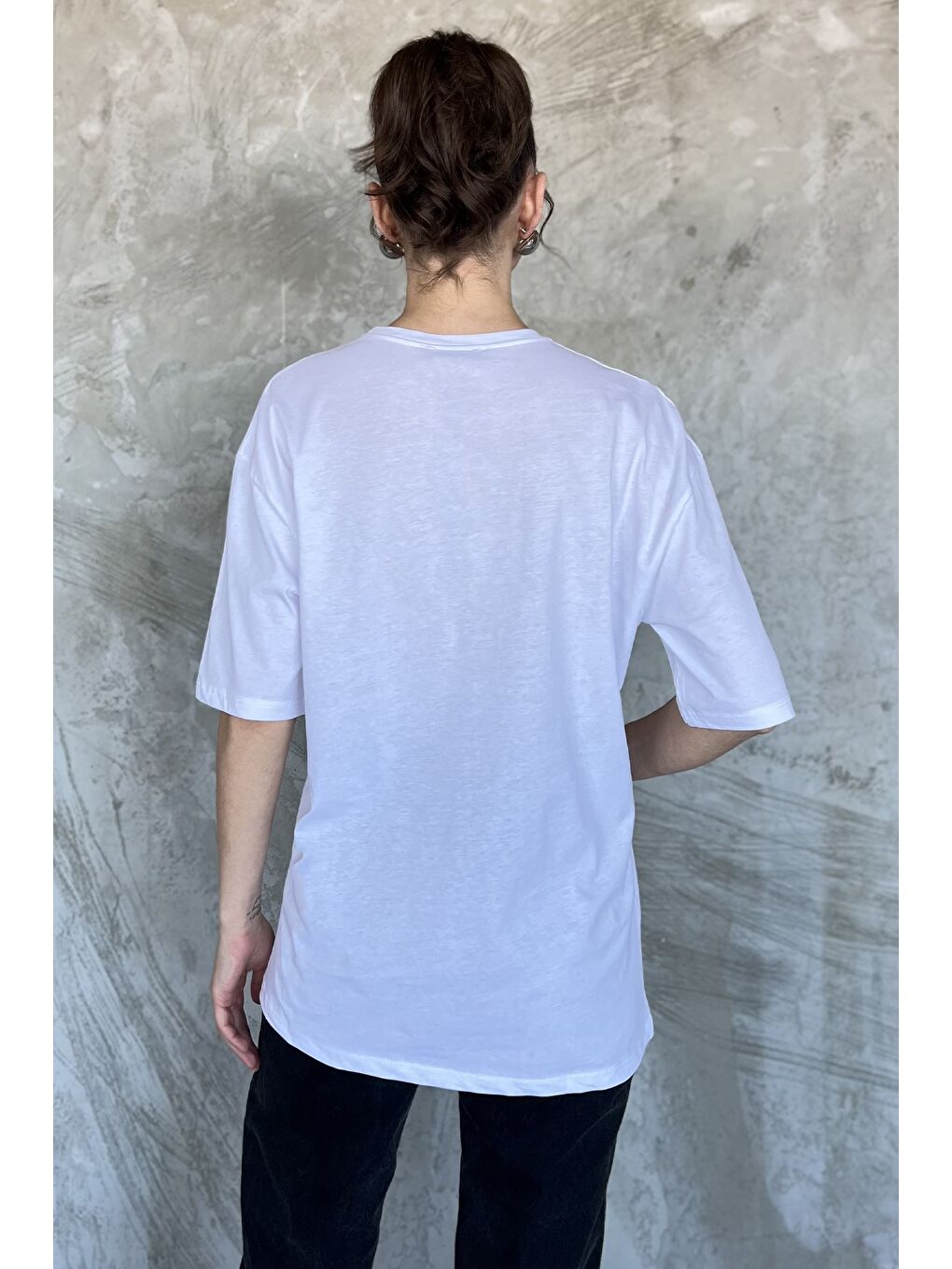 Beyaz Bisiklet Yaka Baskılı Kadın Tişört-2