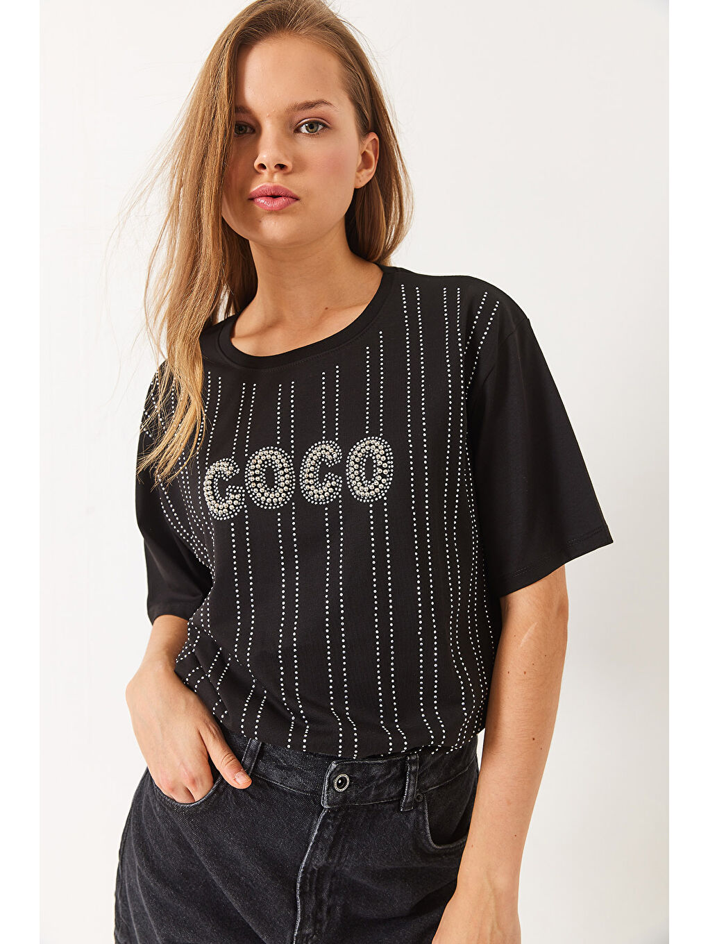 Siyah Kadın Bisiklet Yaka Kısa Kollu Taş Baskılı T-Shirt-3