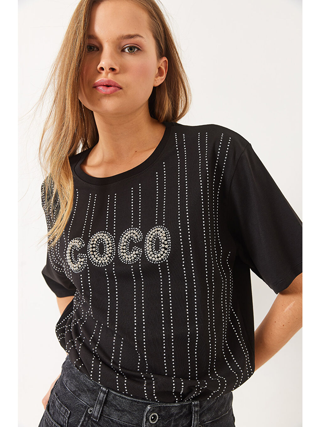 Siyah Kadın Bisiklet Yaka Kısa Kollu Taş Baskılı T-Shirt-4