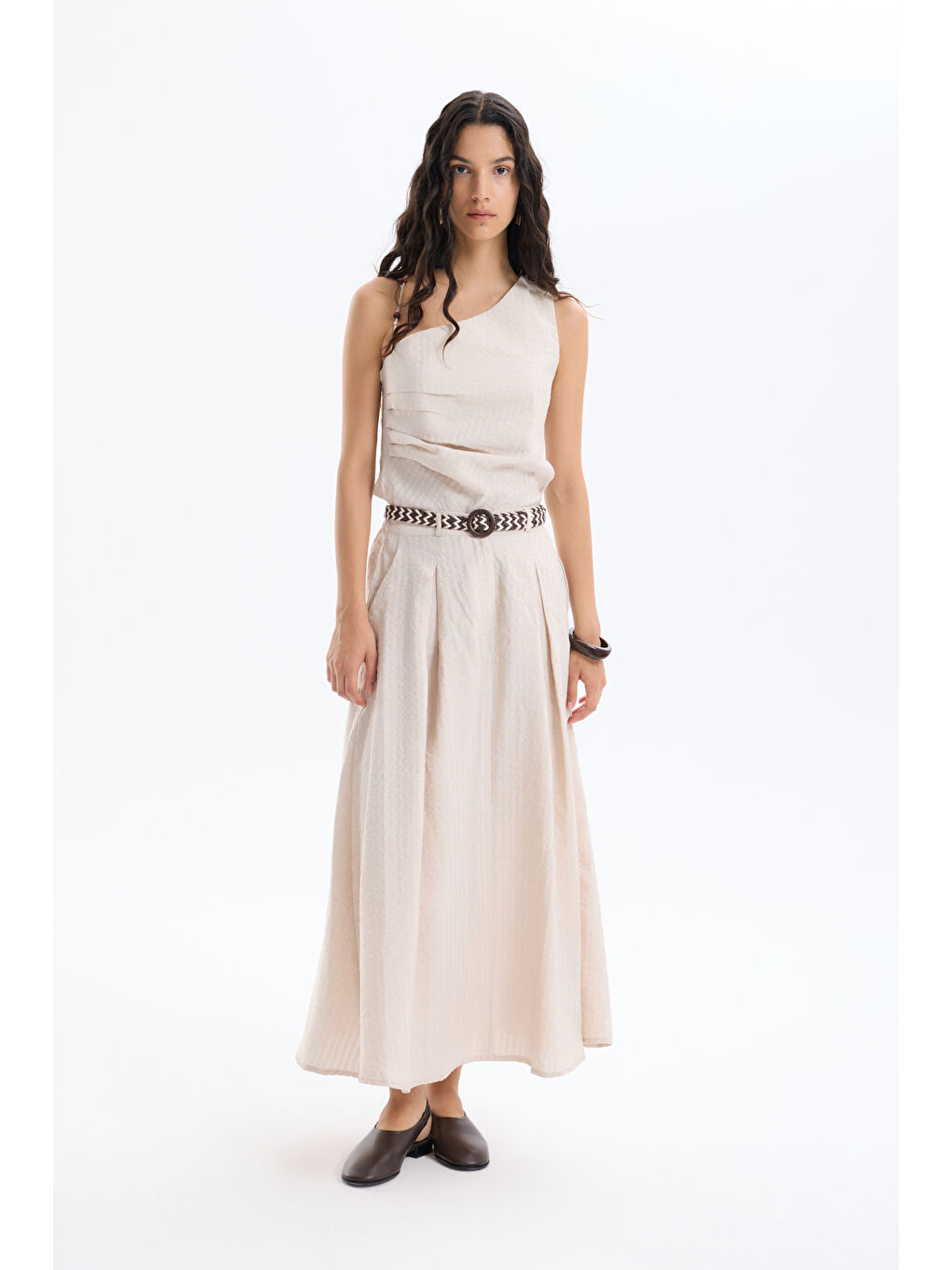 Kemer Aksesuarlı Pileli Midi Boy Etek Bej-3