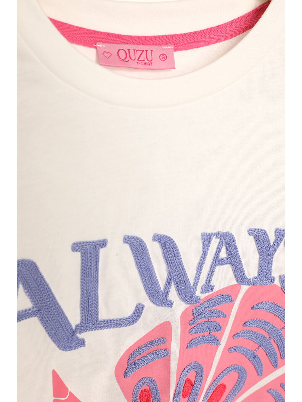 Yazı Nakışlı Çiçek Baskılı Tişört Ekru-1