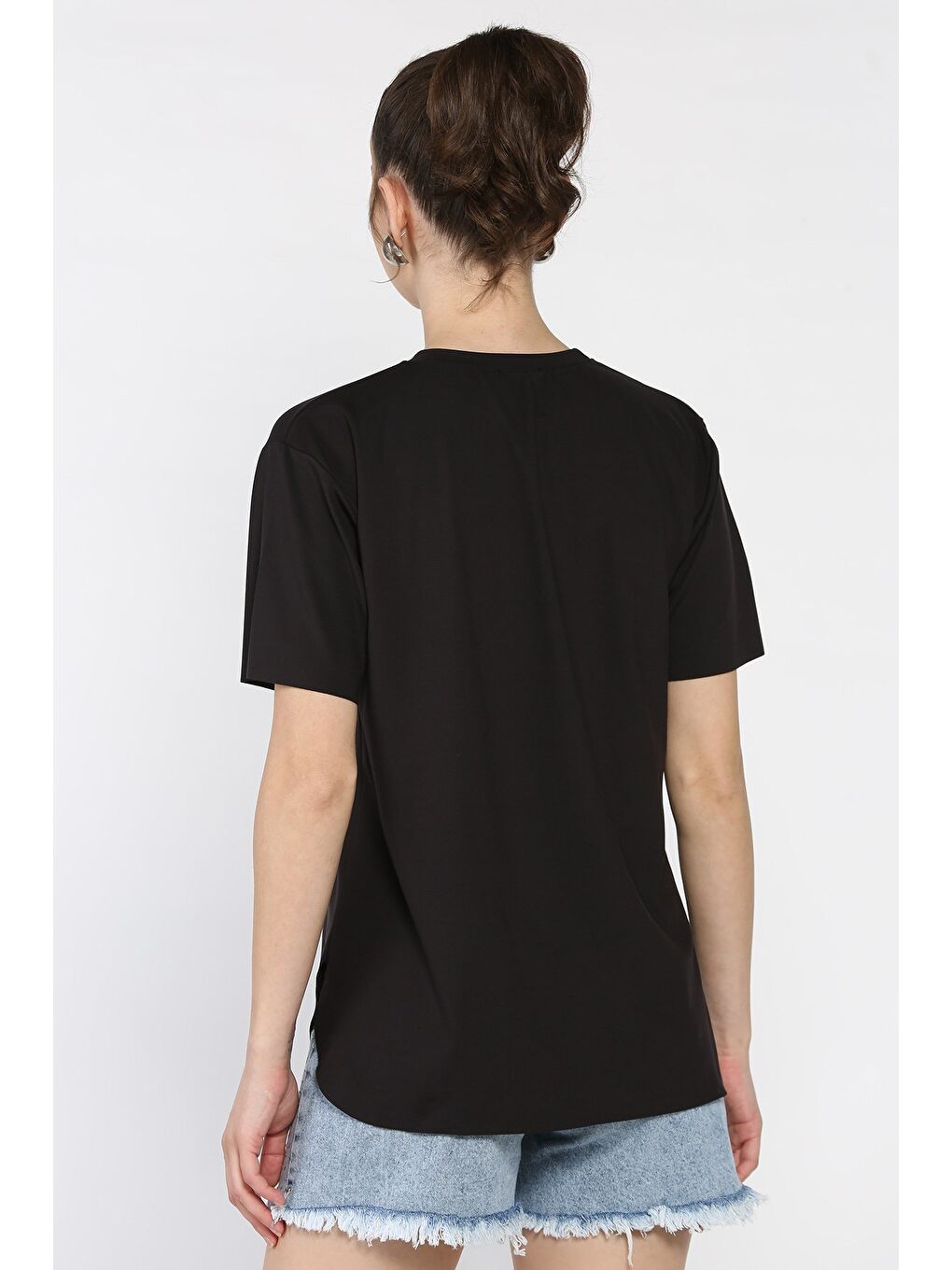 Siyah Bisiklet Yaka Yan Yırtmaçlı Kadın Tişört-2