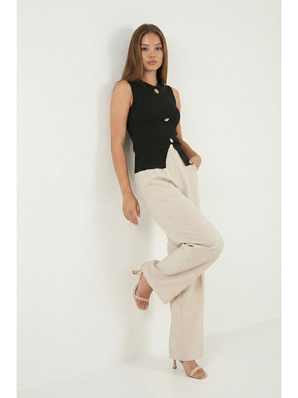 Siyah Fittted Fit Bisiklet Yaka Aksesuar Detaylı Kadın Bluz 5866475-3