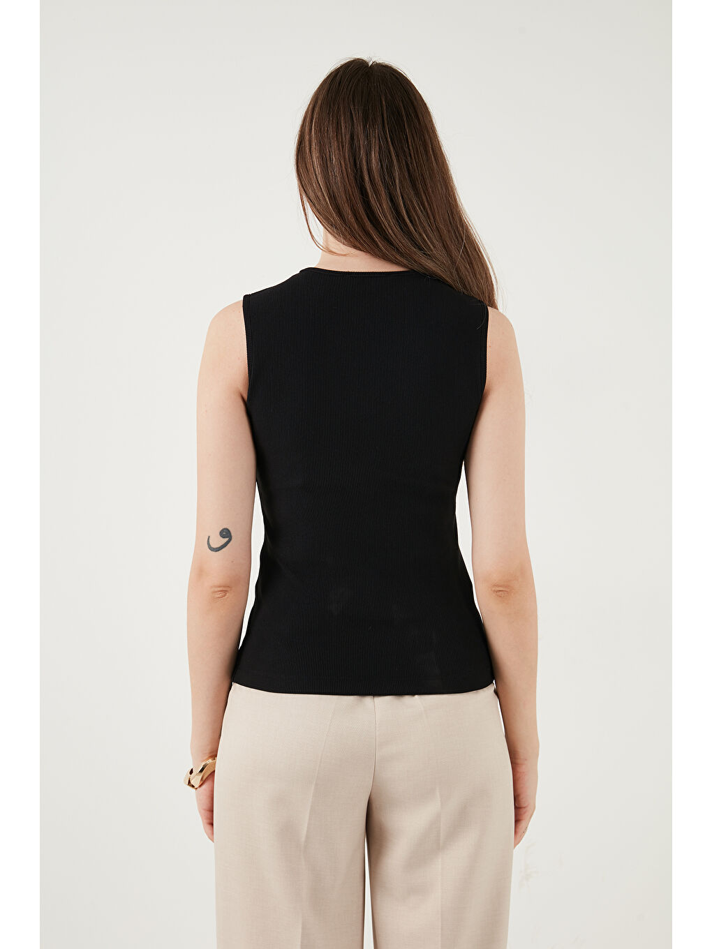 Siyah Fittted Fit Bisiklet Yaka Aksesuar Detaylı Kadın Bluz 5866475-6