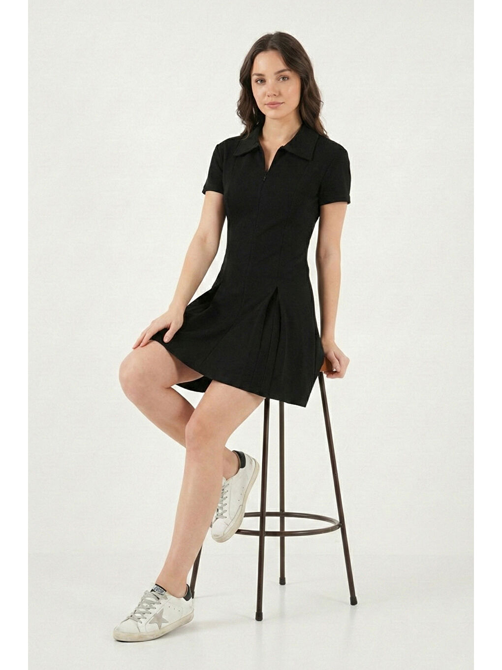 Siyah Fitted Fit Klasik Yaka Fermuar Detaylı Pileli Kadın Mini Elbise 5866659-4