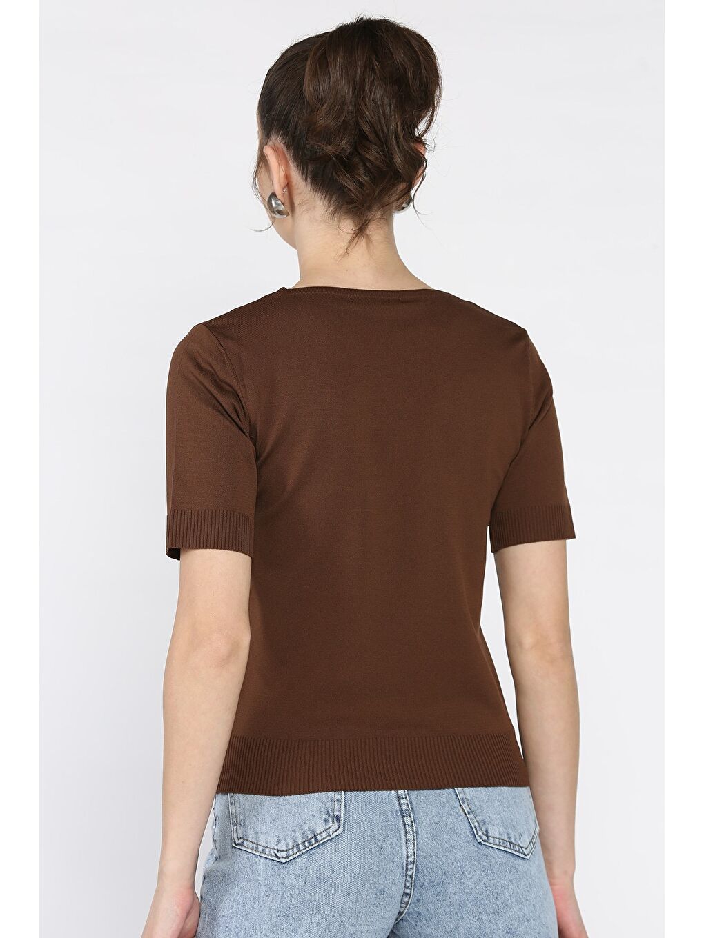 Kahverengi Kadın V Yaka Aksesuarlı Triko Bluz-2