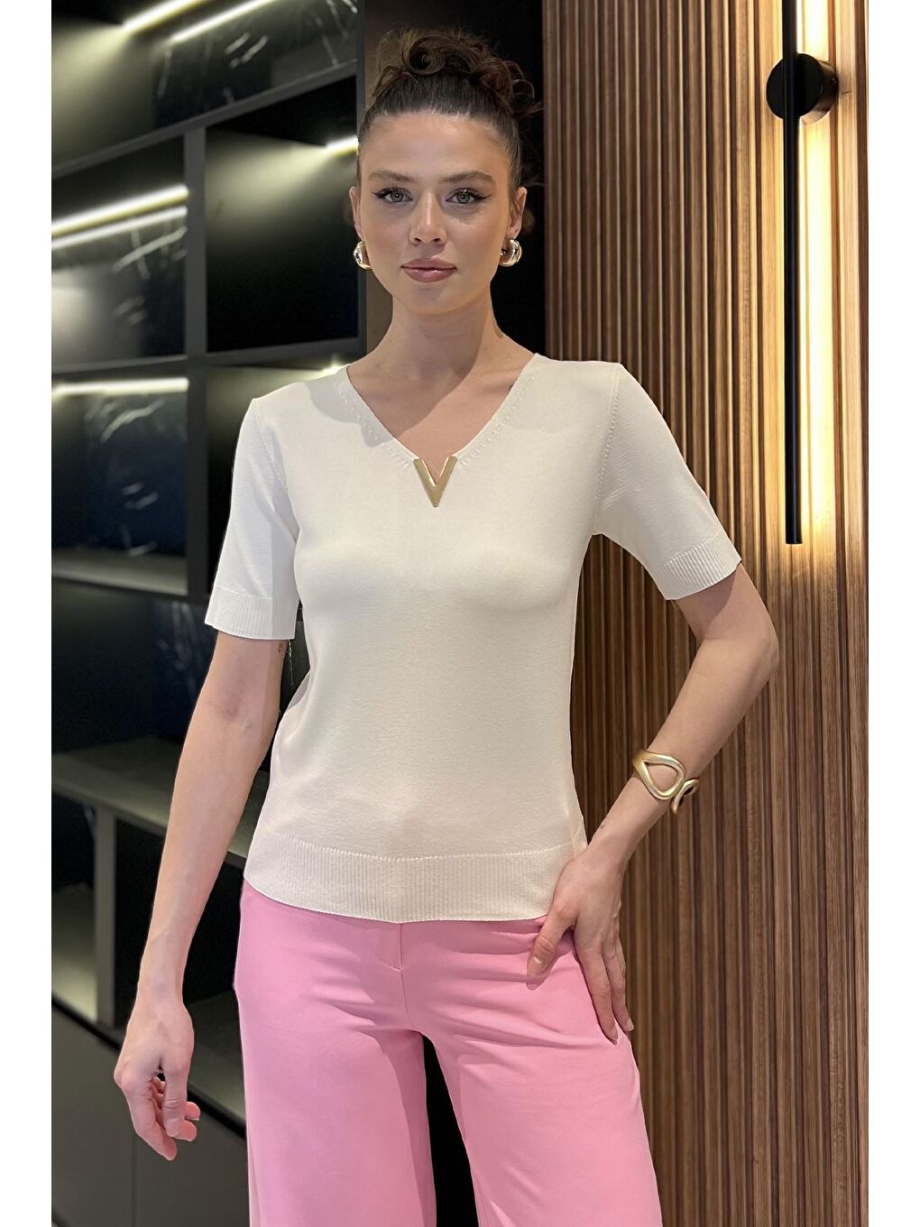 Ekru Kadın V Yaka Aksesuarlı Triko Bluz-1