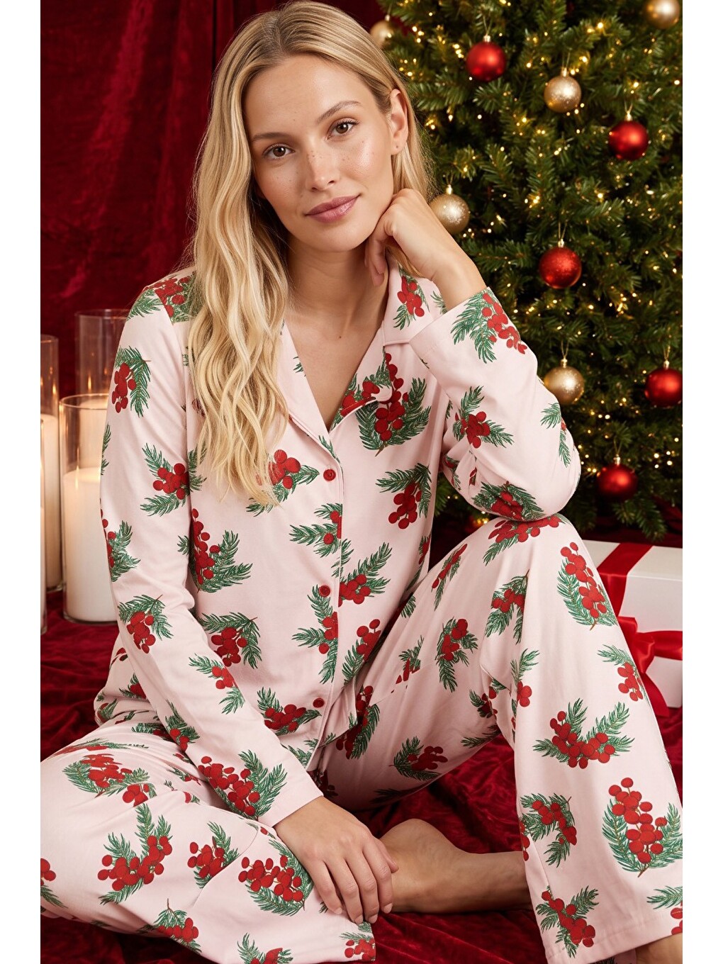Pembe Yılbaşı Temalı Desenli Termal Kumaşlı Ultra Soft Yumuşak Düğmeli Örme Pijama Takımı