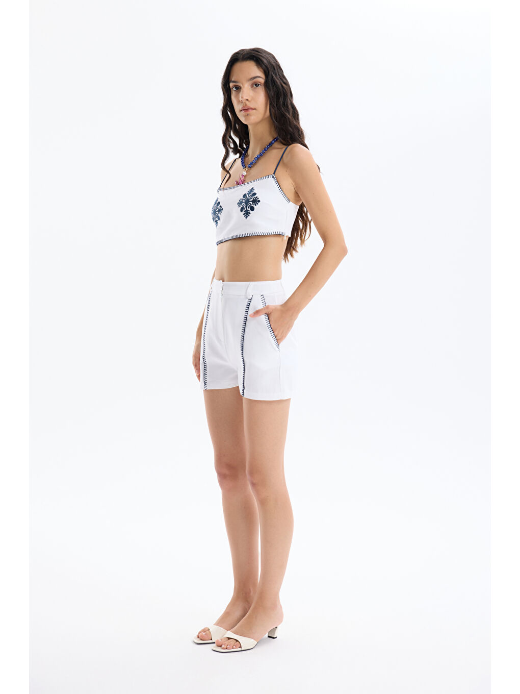 Dikiş Çizgili Keten Mini Şort Beyaz-3