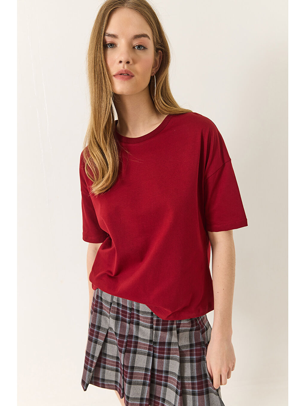 Bordo Kadın % Organik Pamuk Relaxed Fit Yırtmaçlı Yuvarlak Yakalı T-Shirt-3