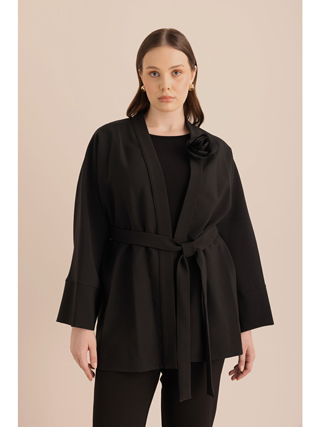 Siyah Kumaş Broşlu Kimono-1