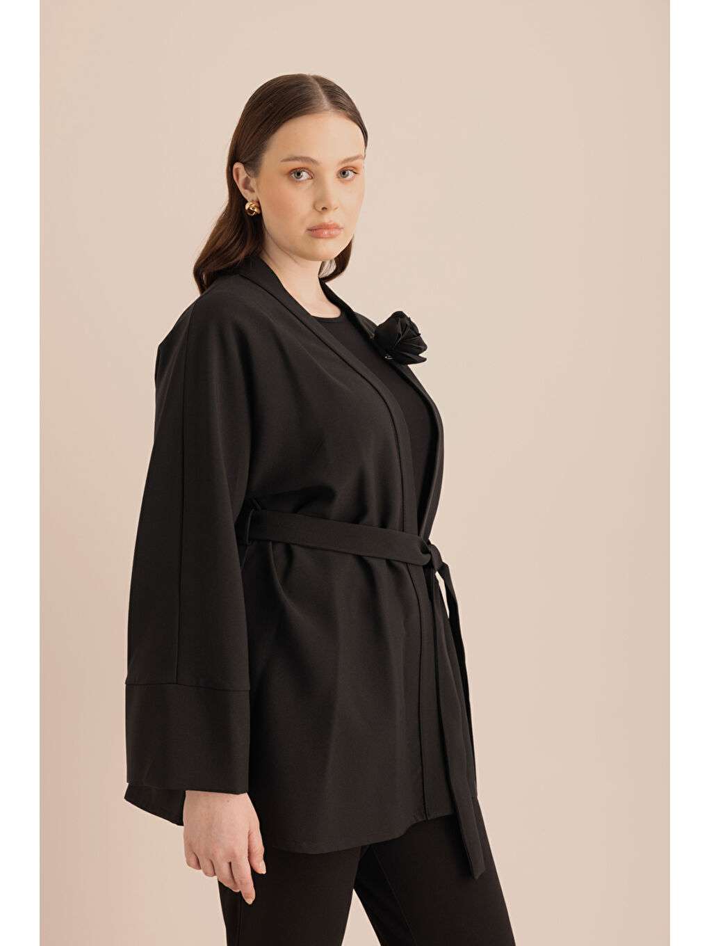 Siyah Kumaş Broşlu Kimono-3