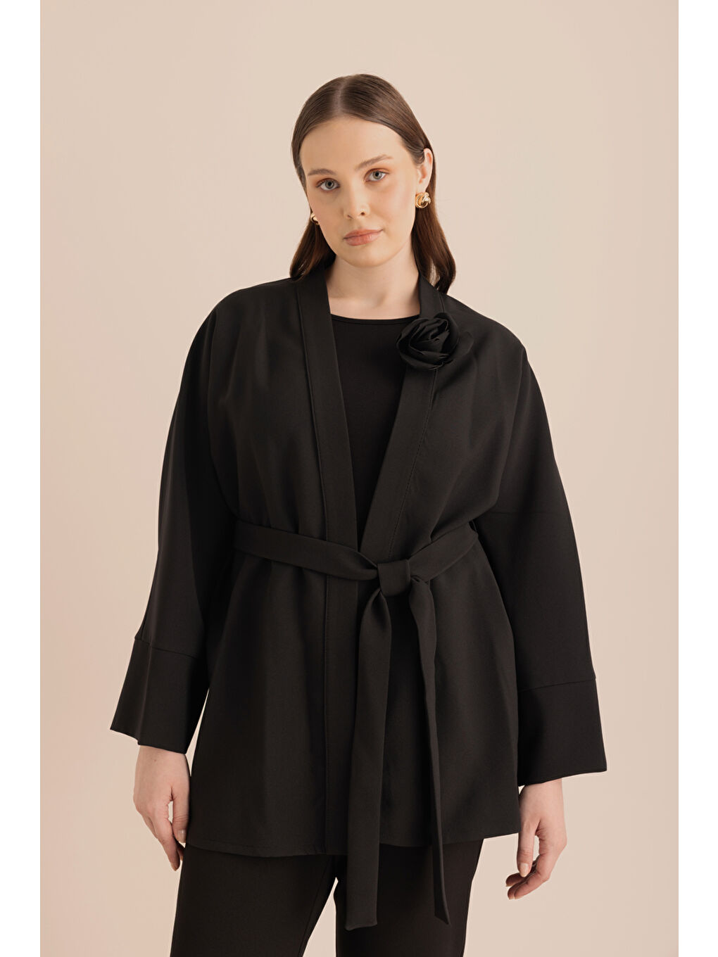 Siyah Kumaş Broşlu Kimono-4