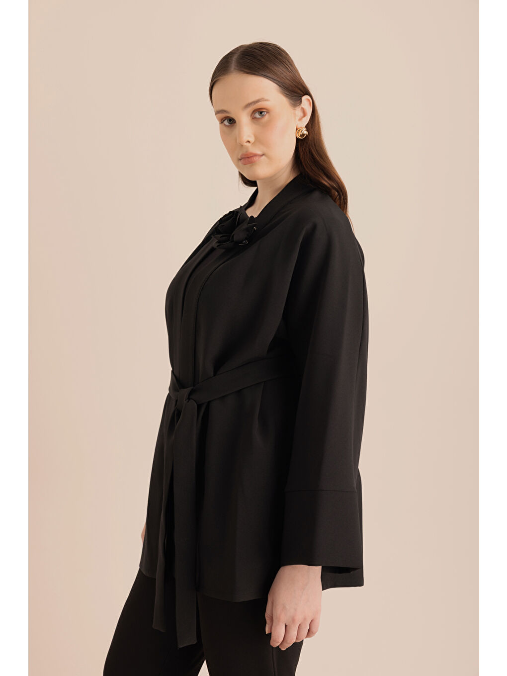 Siyah Kumaş Broşlu Kimono-5