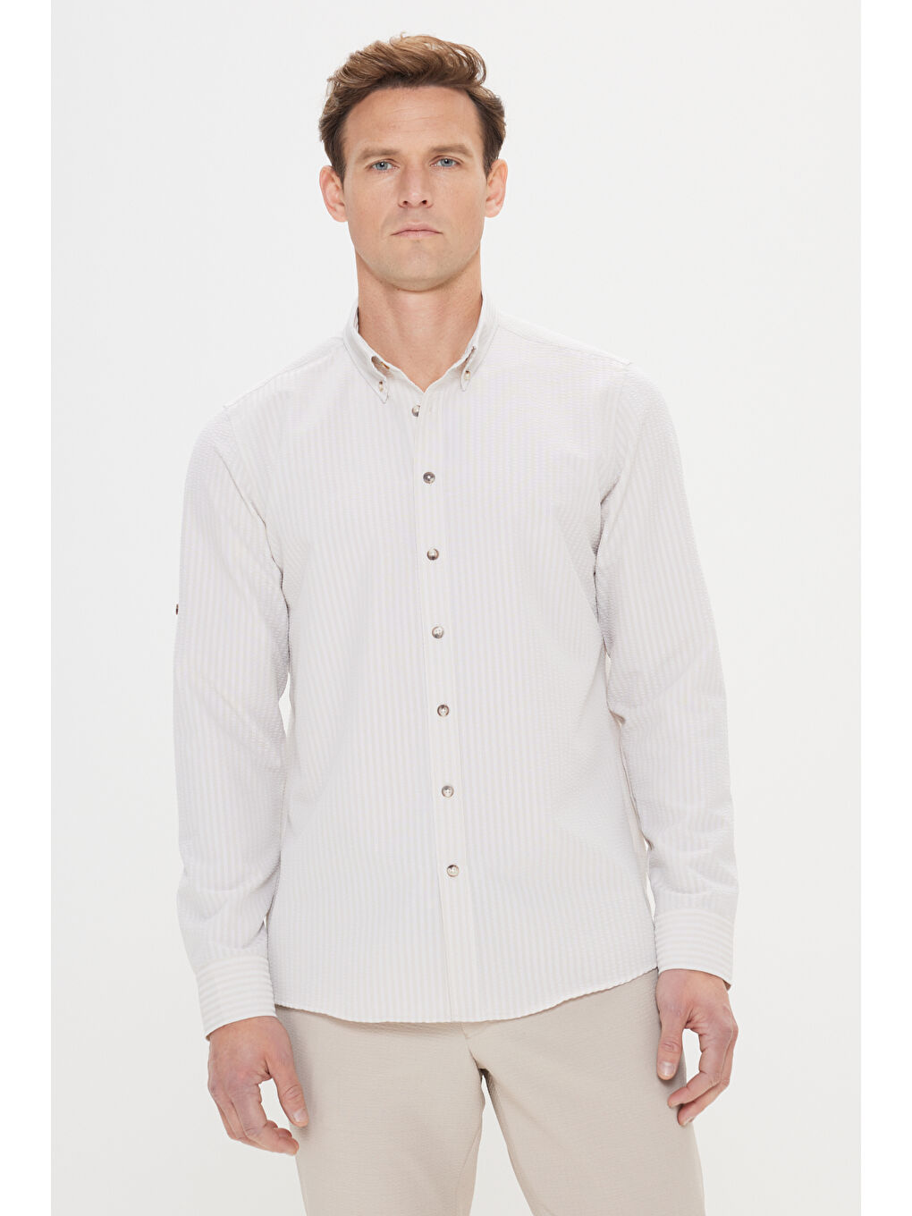 Erkek Bej Slim Fit Dar Kesim Gofre Desenli Düğmeli Yaka Hafif Kumaş Gömlek-2