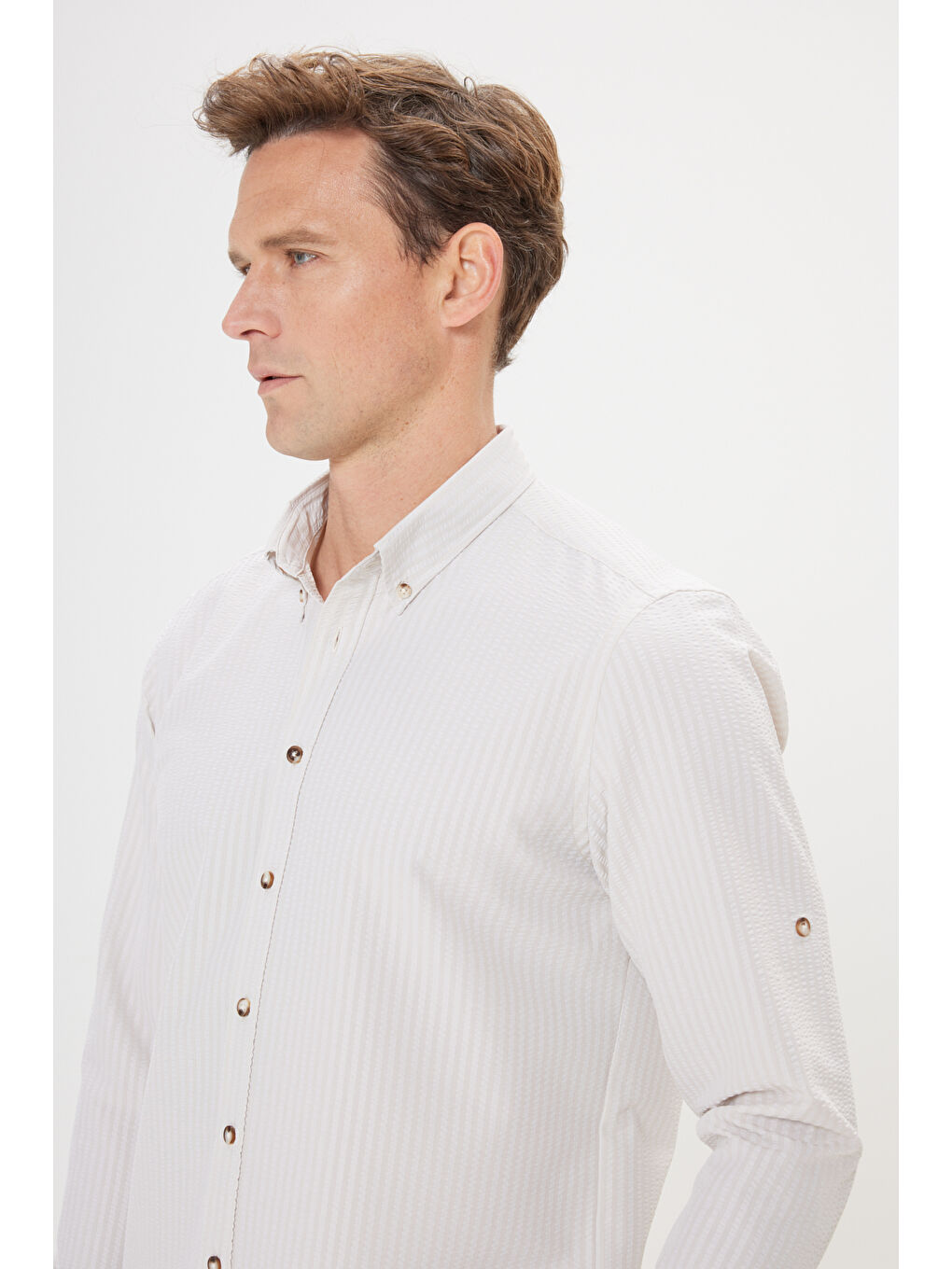 Erkek Bej Slim Fit Dar Kesim Gofre Desenli Düğmeli Yaka Hafif Kumaş Gömlek-3