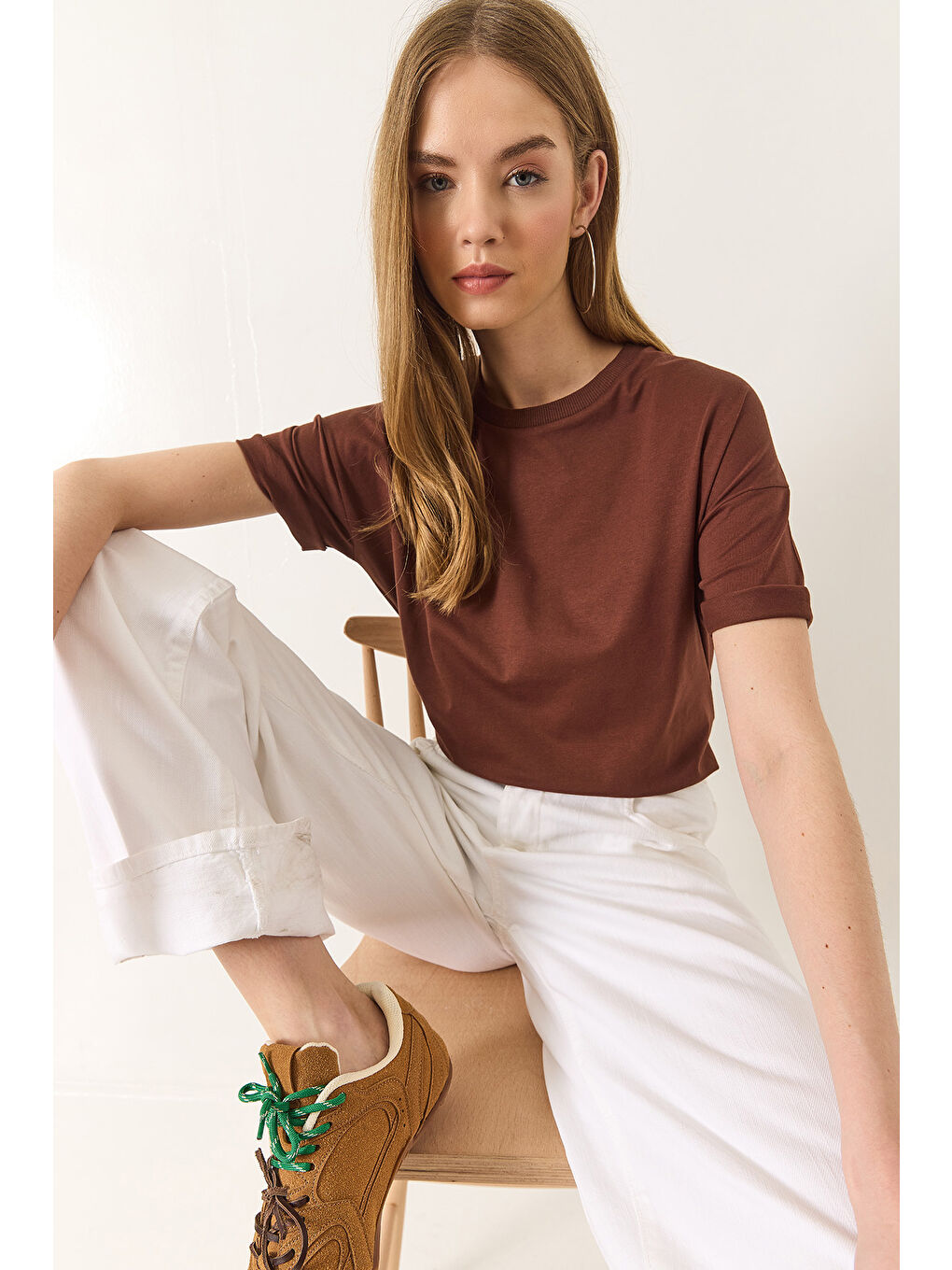 Kahverengi Kadın % Organik Pamuk Relaxed Fit Yırtmaçlı Yuvarlak Yakalı T-Shirt-2