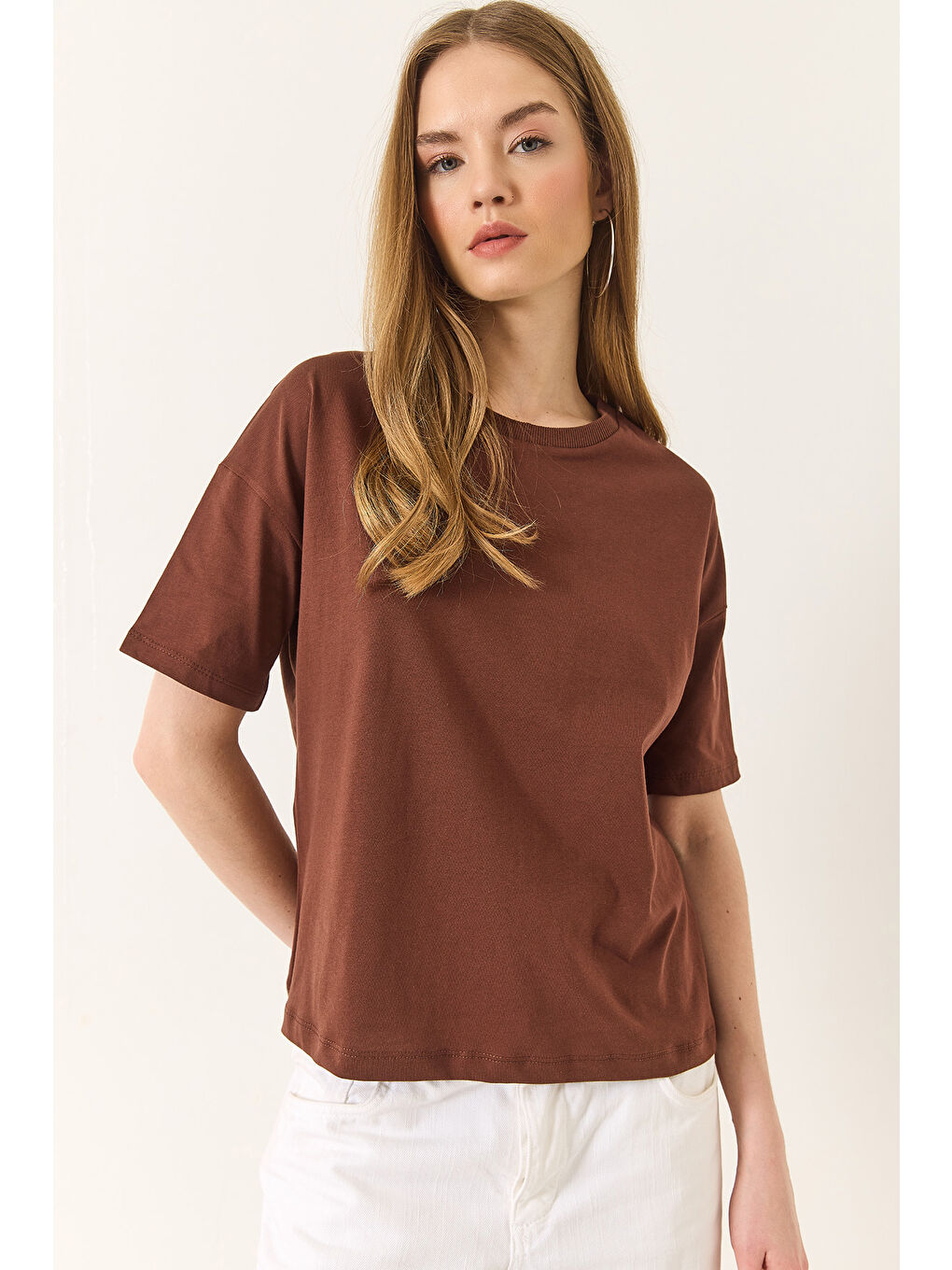 Kahverengi Kadın % Organik Pamuk Relaxed Fit Yırtmaçlı Yuvarlak Yakalı T-Shirt-5