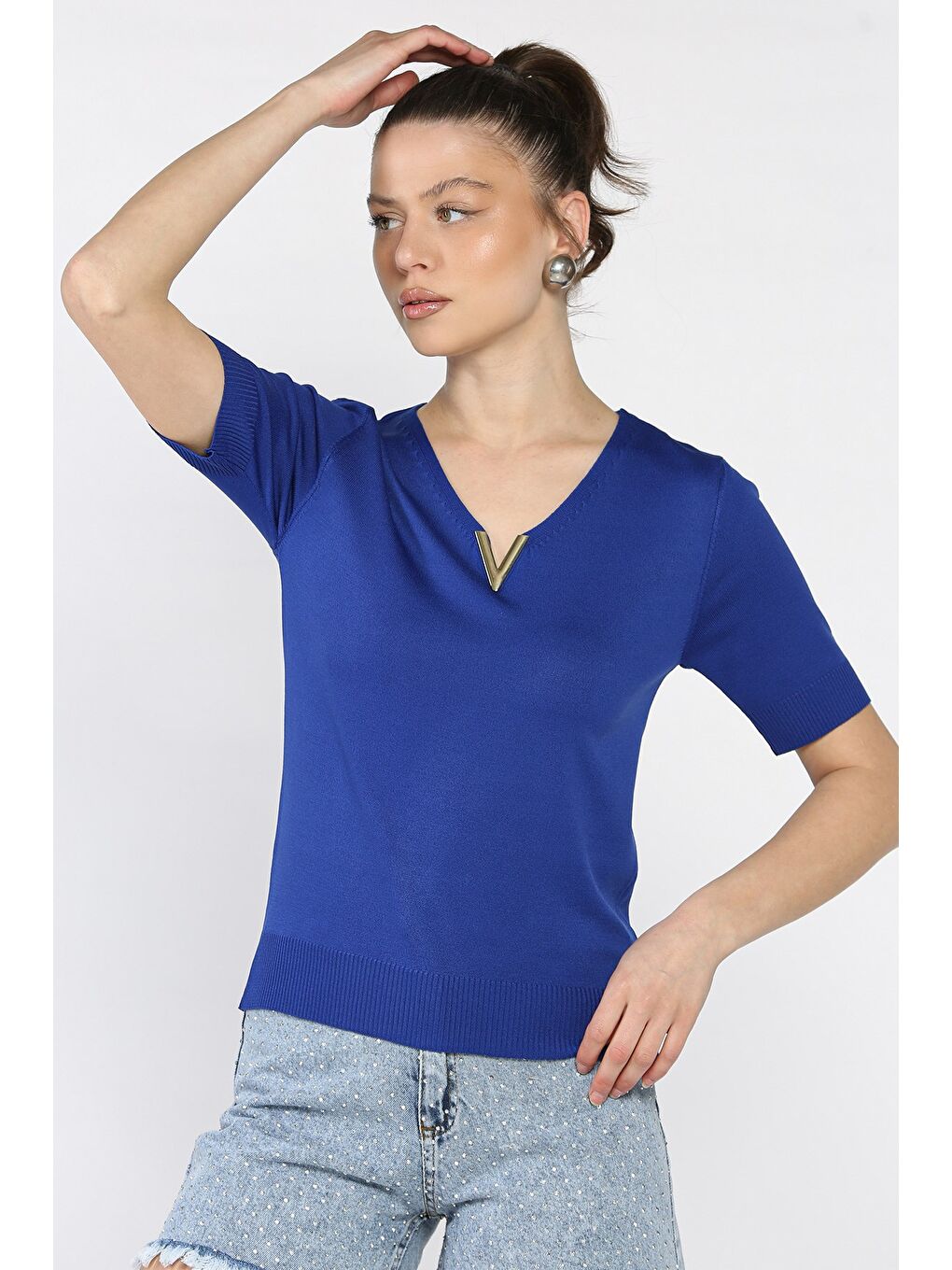 Mavi Kadın V Yaka Aksesuarlı Triko Bluz-1