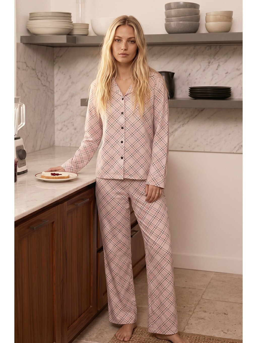Pembe Ekose Desenli Termal Kumaşlı Ultra Soft Yumuşak Düğmeli Örme Pijama Takımı-1