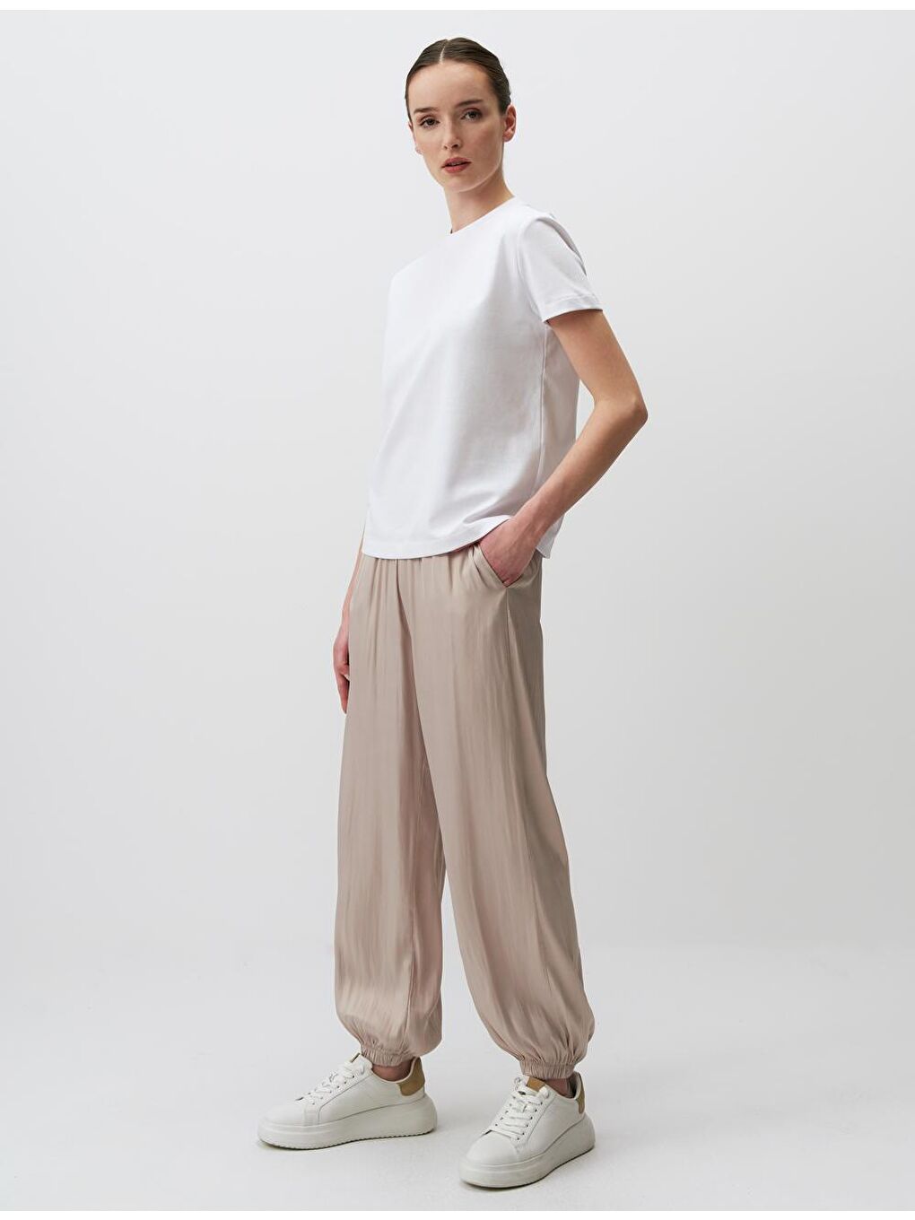 Bej Yüksek Bel Lastikli Paça Dokuma Pantolon