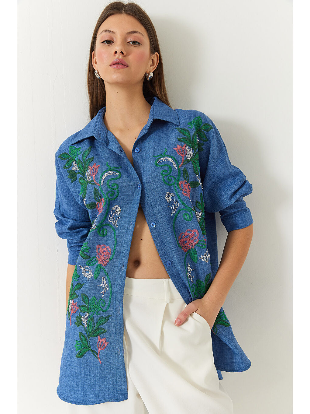 Mavi Kadın Nakışlı Sofya Keten Gömlek-1