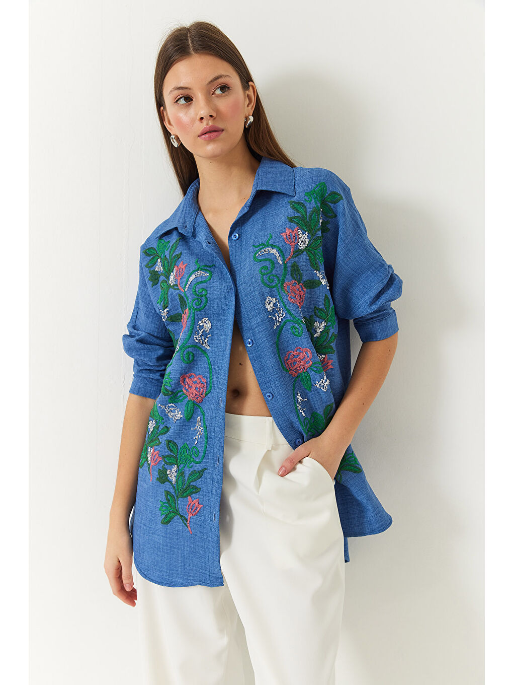 Mavi Kadın Nakışlı Sofya Keten Gömlek-2