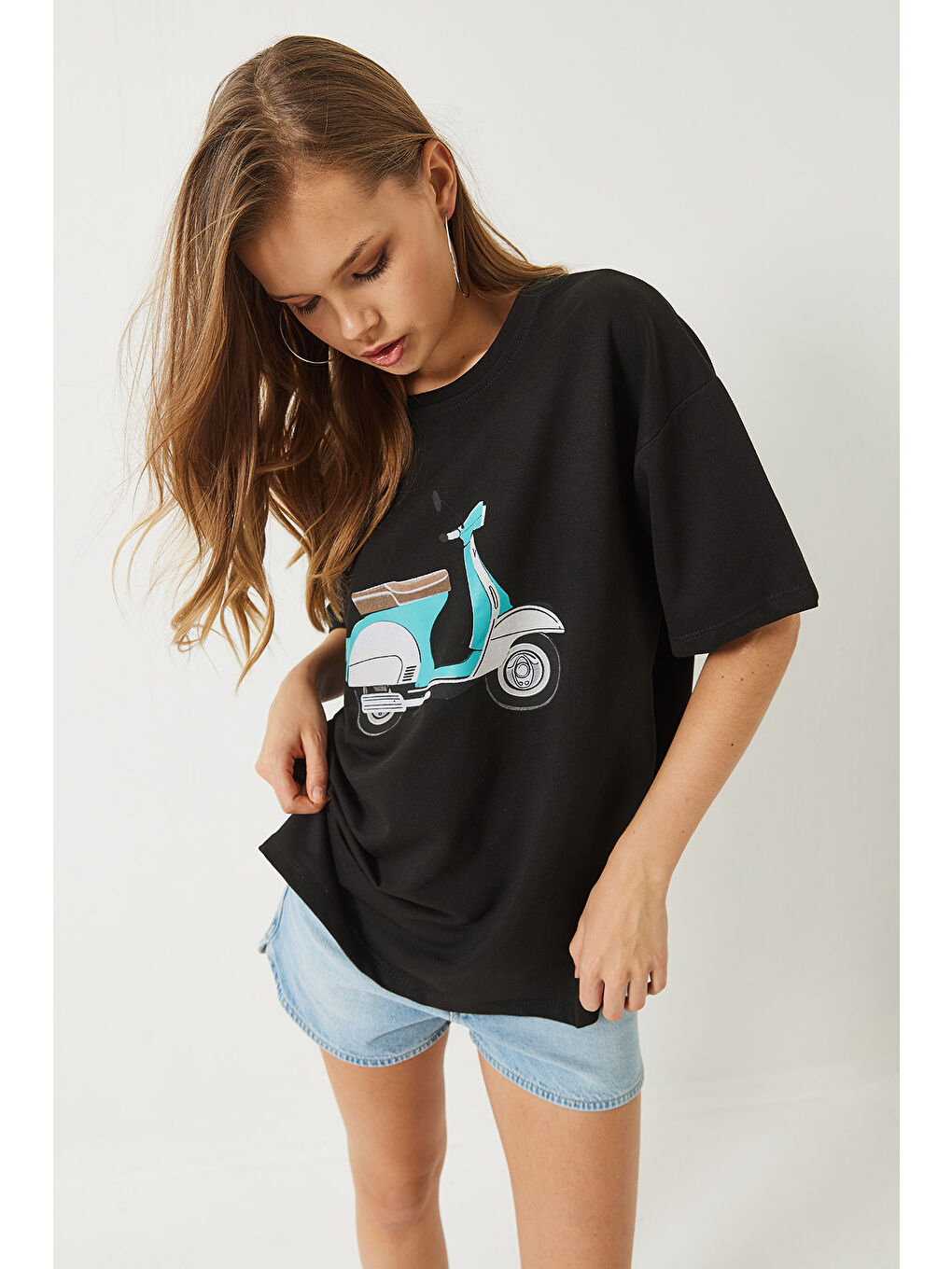 Siyah Kadın Scooter Baskılı Kısa Kollu Bisiklet Yaka Regular T-Shirt-2