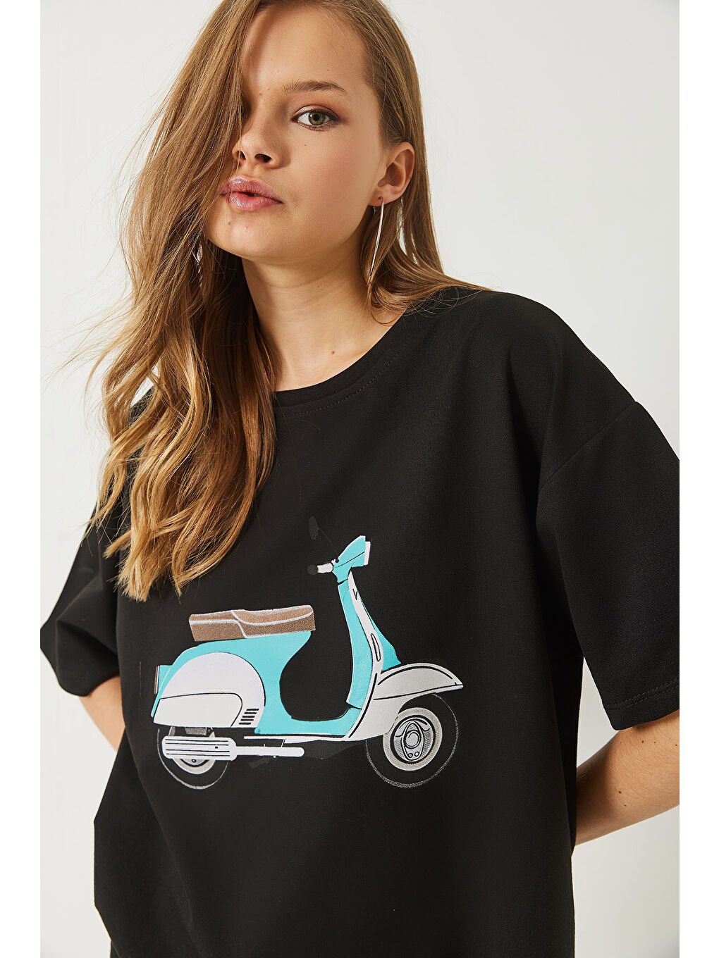 Siyah Kadın Scooter Baskılı Kısa Kollu Bisiklet Yaka Regular T-Shirt-4