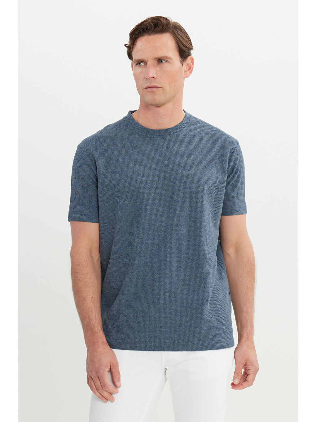 Erkek İndigo Pamuklu Modern Fit Rahat Kesim Bisiklet Yaka Gofre Desenli Tişört