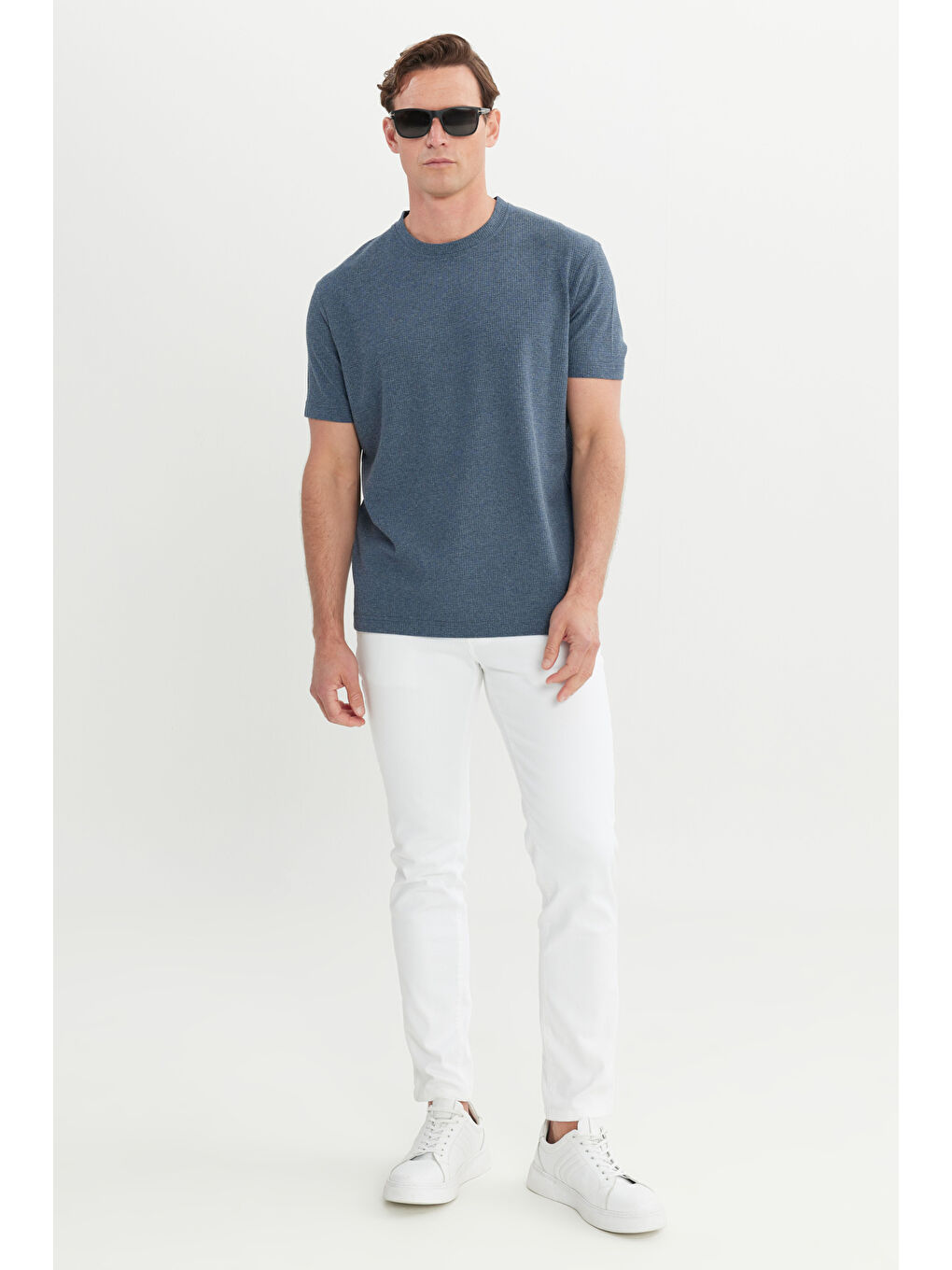 Erkek İndigo Pamuklu Modern Fit Rahat Kesim Bisiklet Yaka Gofre Desenli Tişört-1