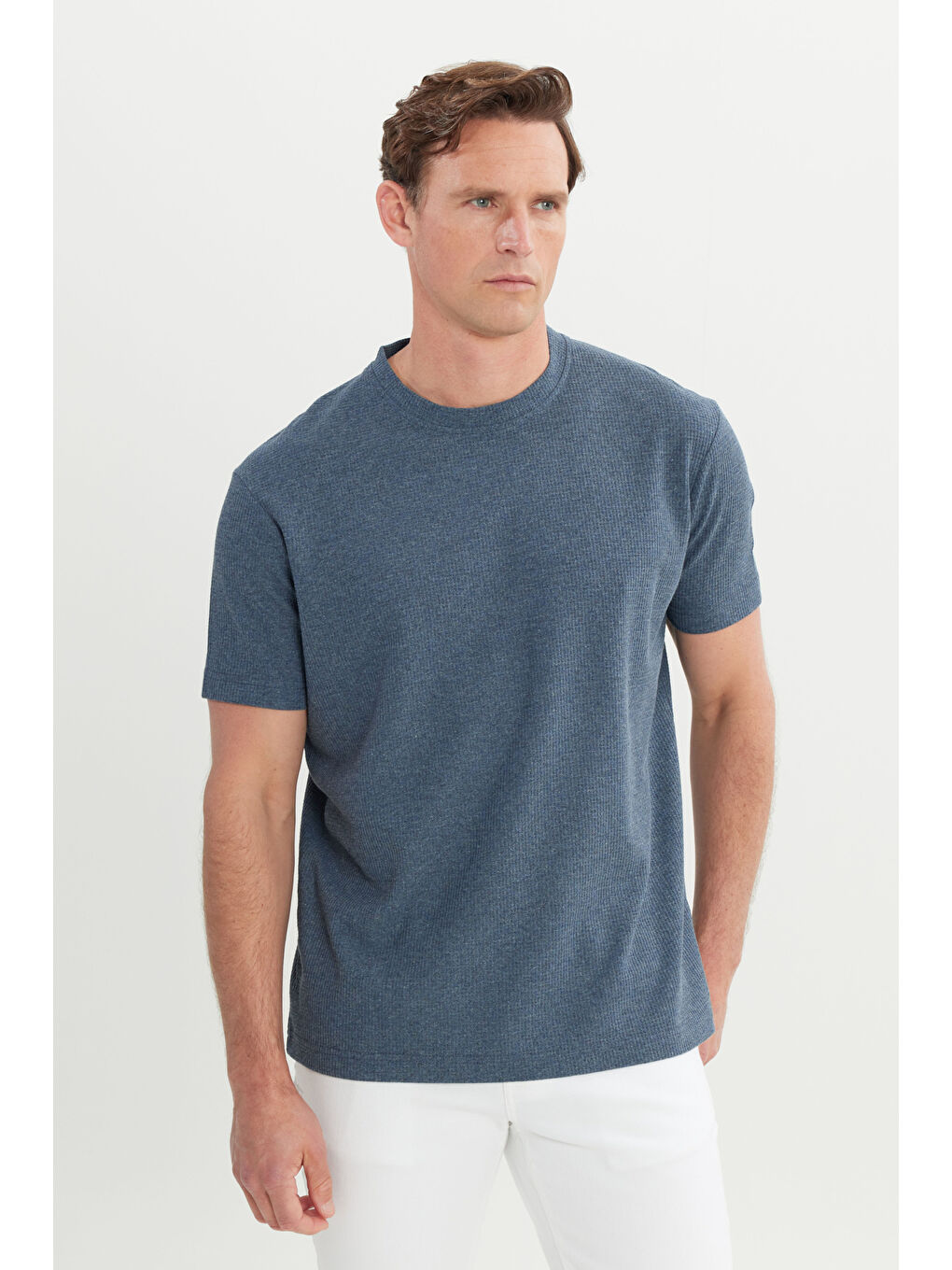 Erkek İndigo Pamuklu Modern Fit Rahat Kesim Bisiklet Yaka Gofre Desenli Tişört-2