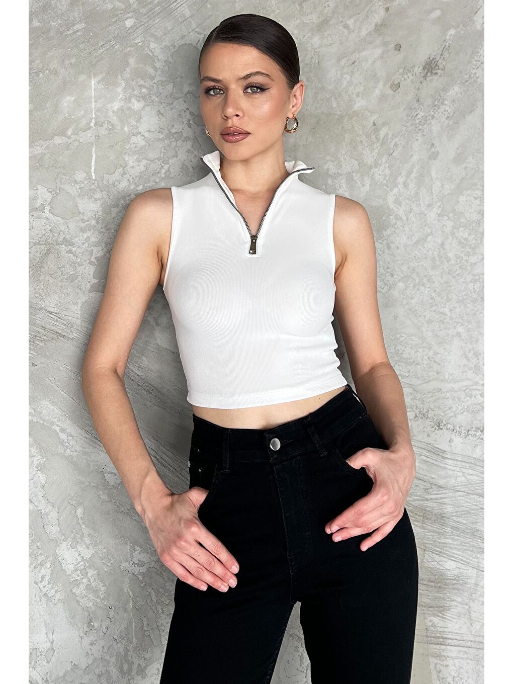 Beyaz Kadın Yarım Fermuarlı Fitilli Crop Top Bluz