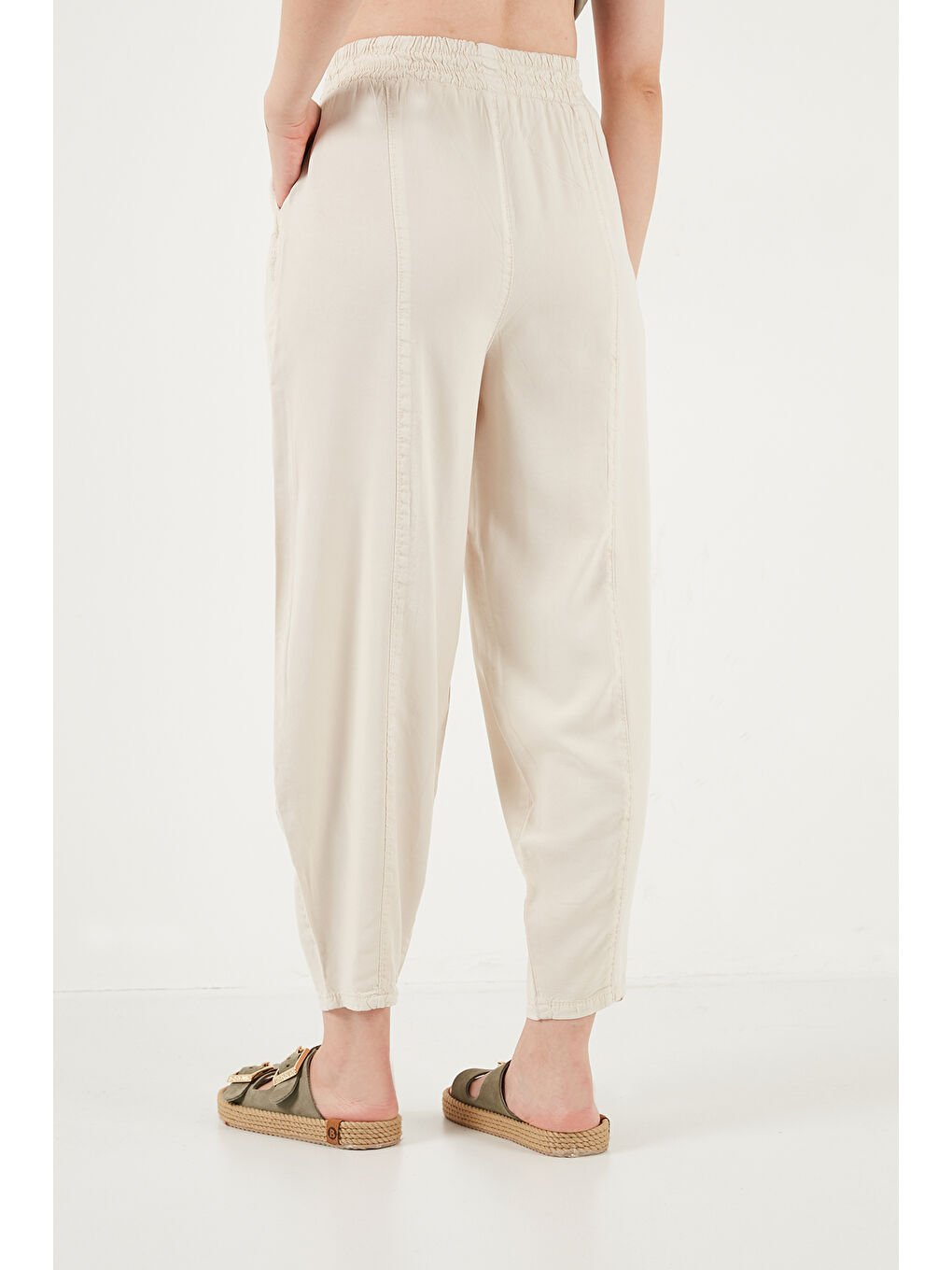 Bej Relaxed Fit Yüksek Bel Daralan Paça Kadın Pantolon 668YP5456-6