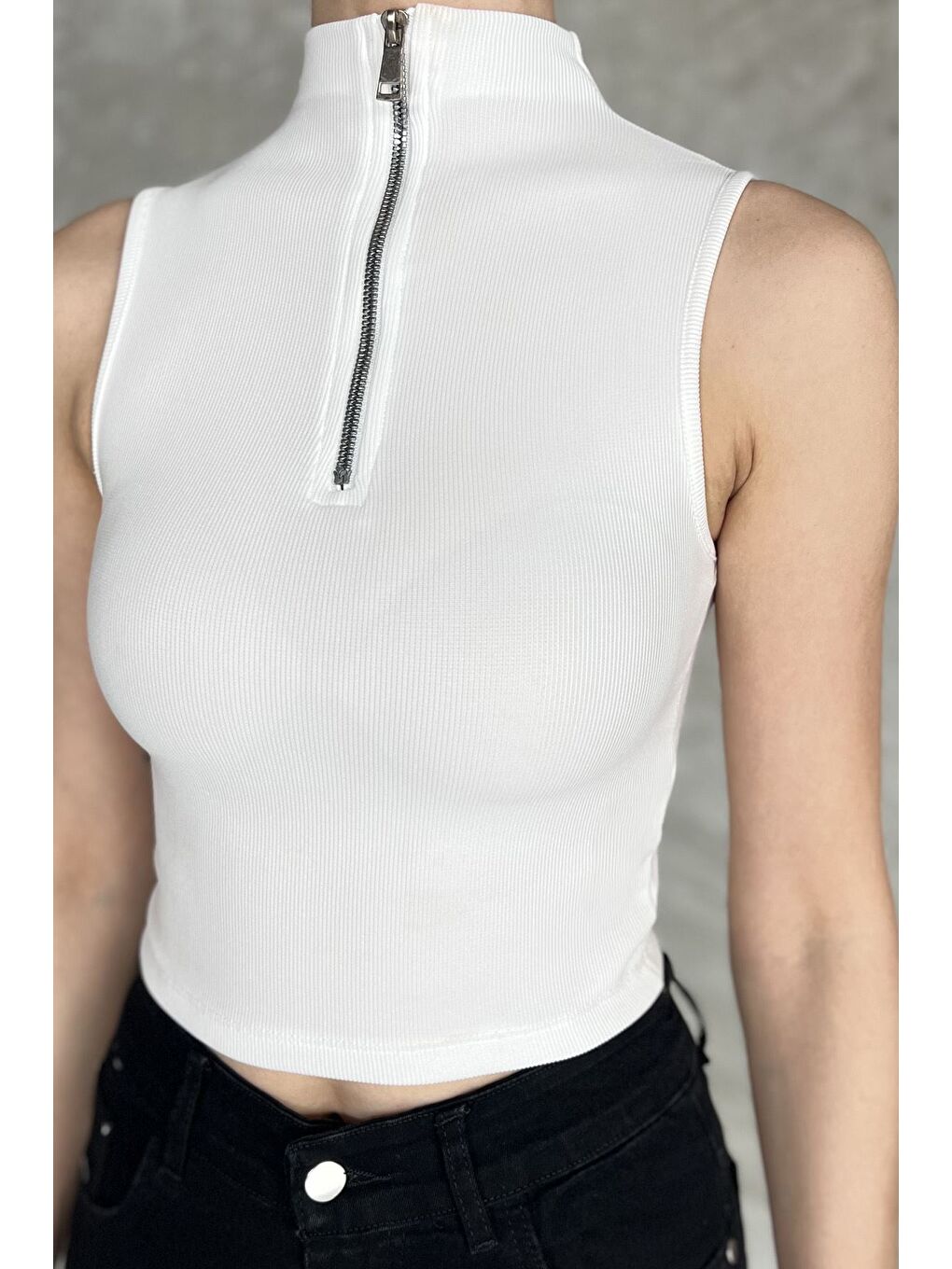 Beyaz Kadın Yarım Fermuarlı Fitilli Crop Top Bluz-3