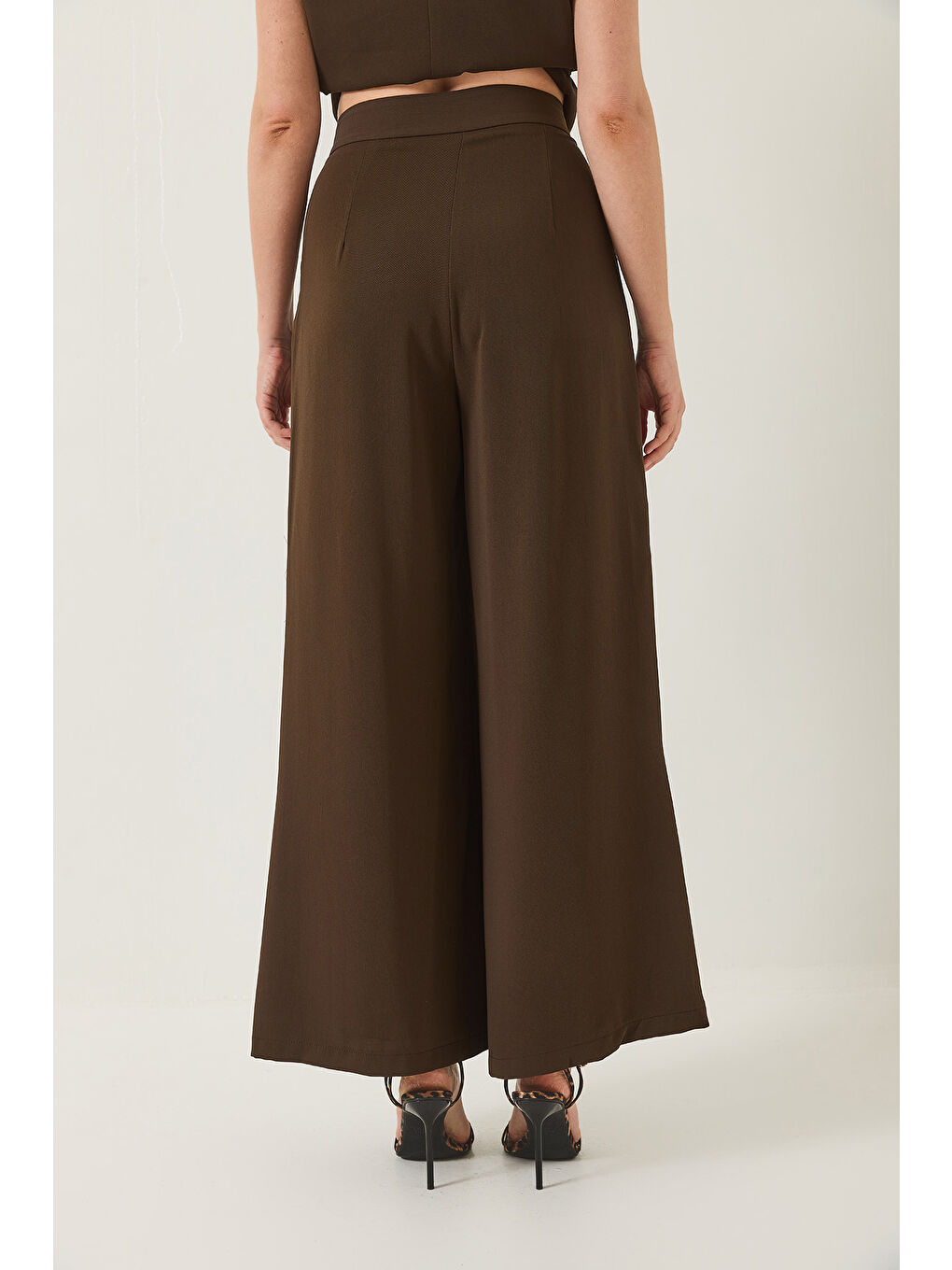 Kahverengi Kadın Kruvaze Yaka Bel Bağlamalı Astarlı Yelek Pileli Bol Pantolonlu Takım-7