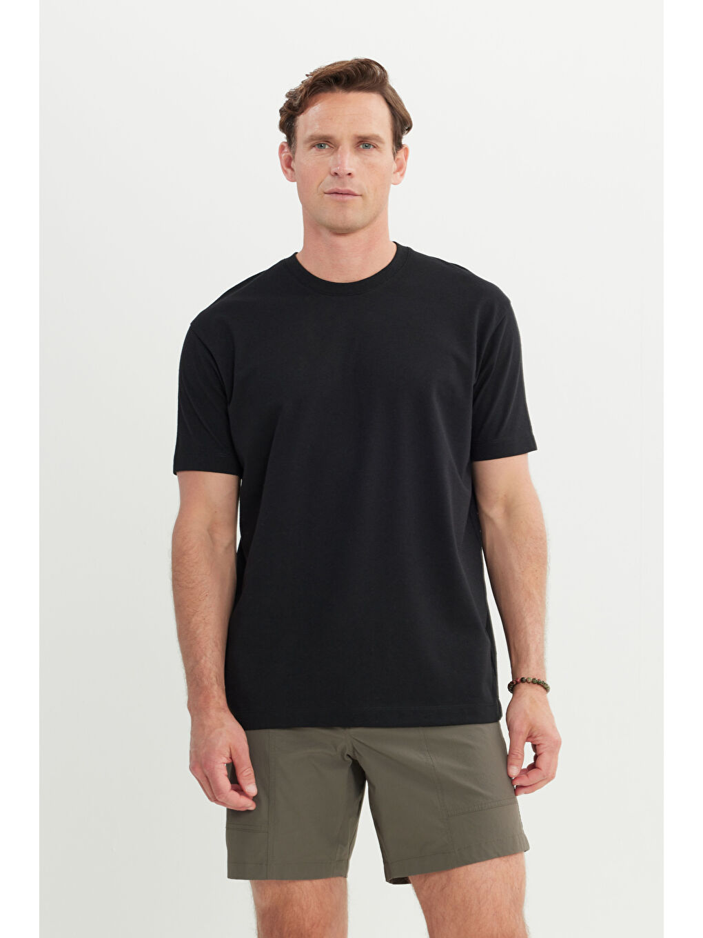 Erkek Siyah Pamuklu Modern Fit Rahat Kesim Bisiklet Yaka Tişört