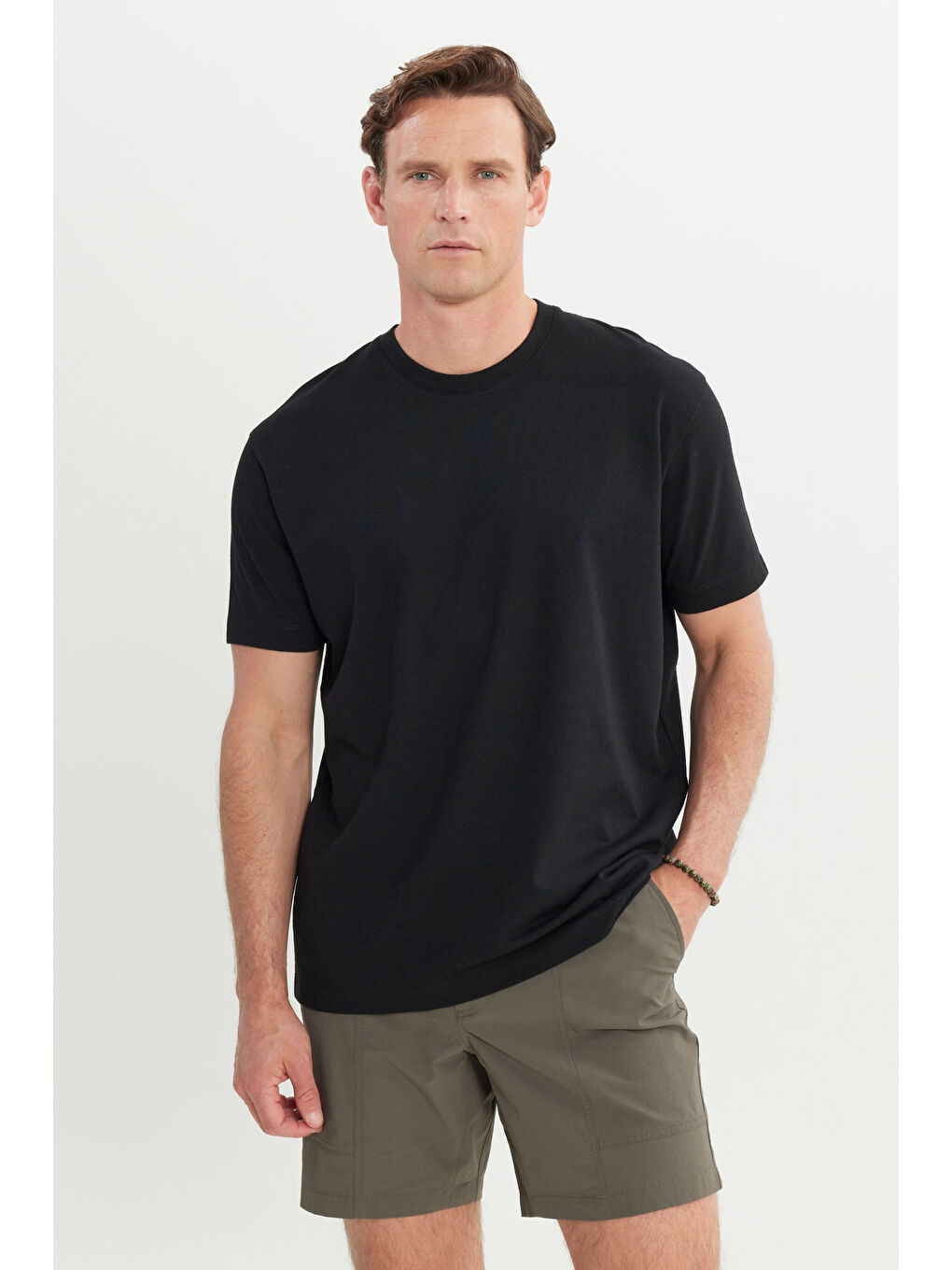 Erkek Siyah Pamuklu Modern Fit Rahat Kesim Bisiklet Yaka Tişört-2