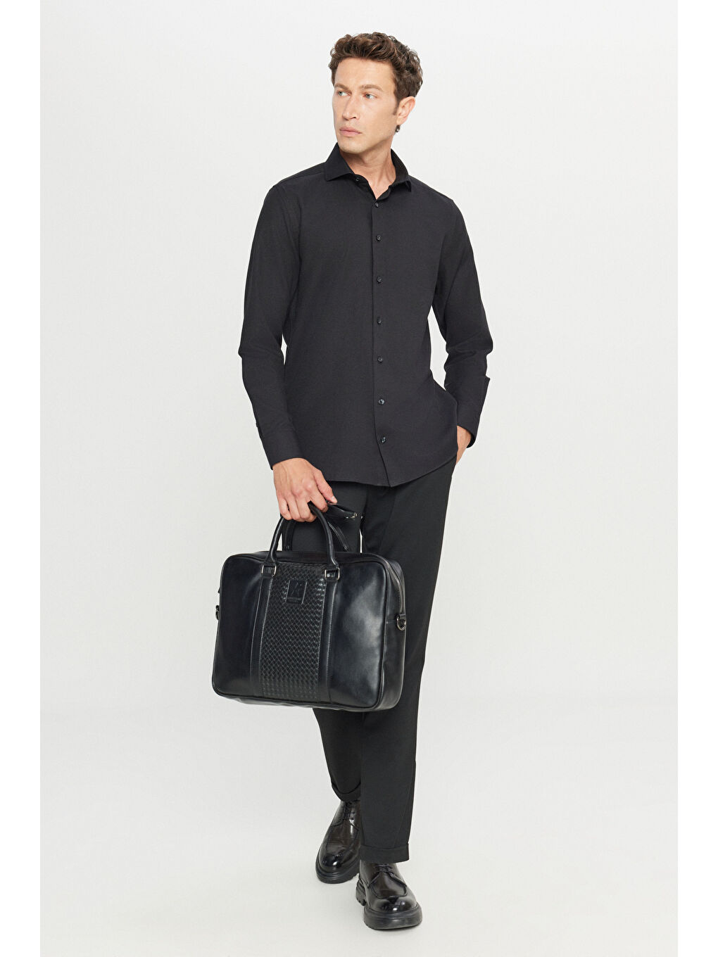 Erkek Siyah Tailored Slim Fit Dar Kesim Küçük İtalyan Yaka Armürlü Oxford Gömlek-1