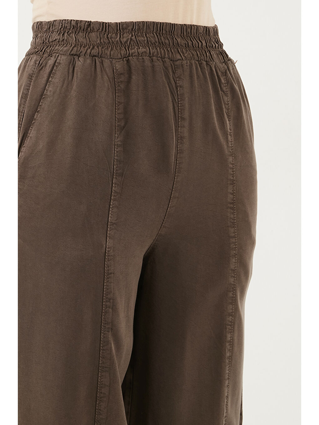 Kahverengi Relaxed Fit Yüksek Bel Daralan Paça Kadın Pantolon 668YP5456-5