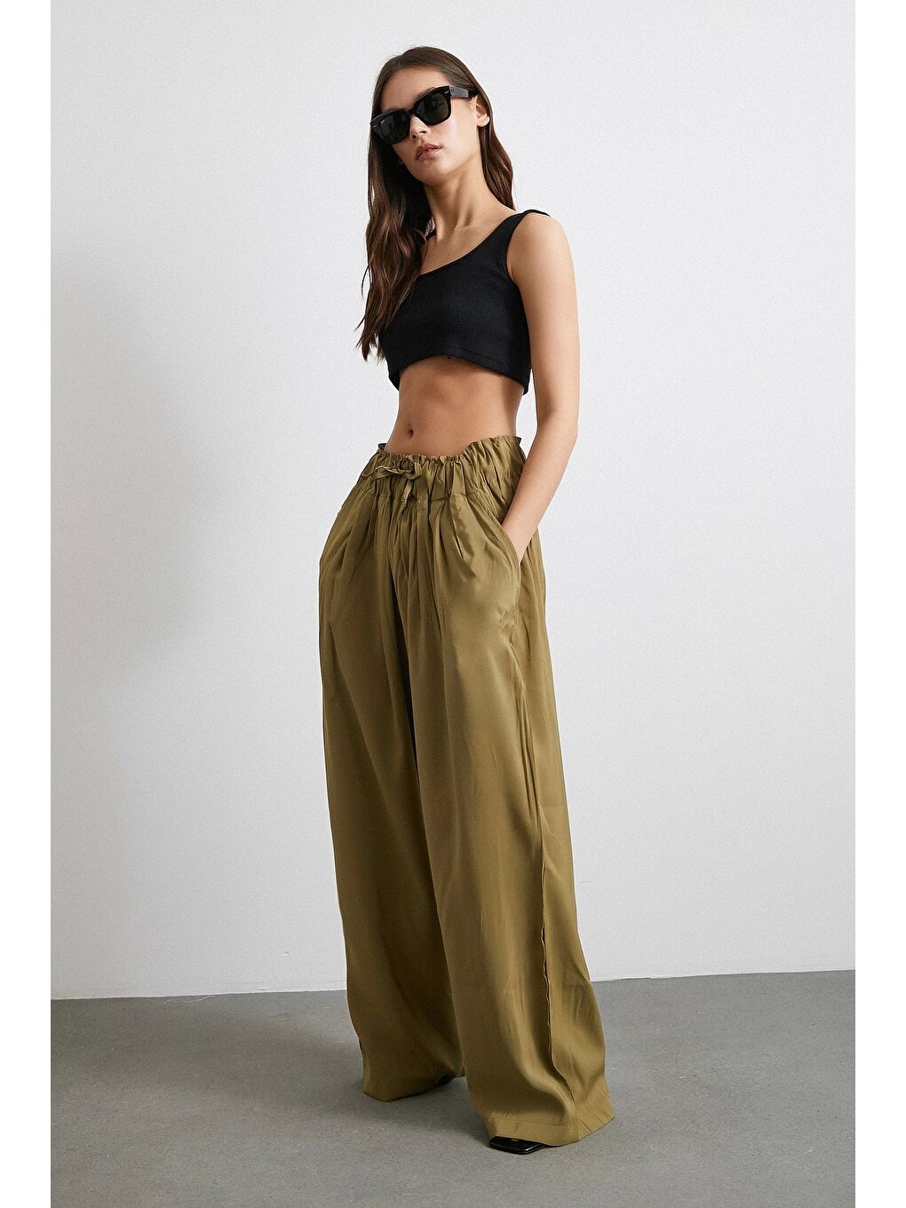 Beli Büzgülü Geniş Paça Rahat Pantolon Yeşil