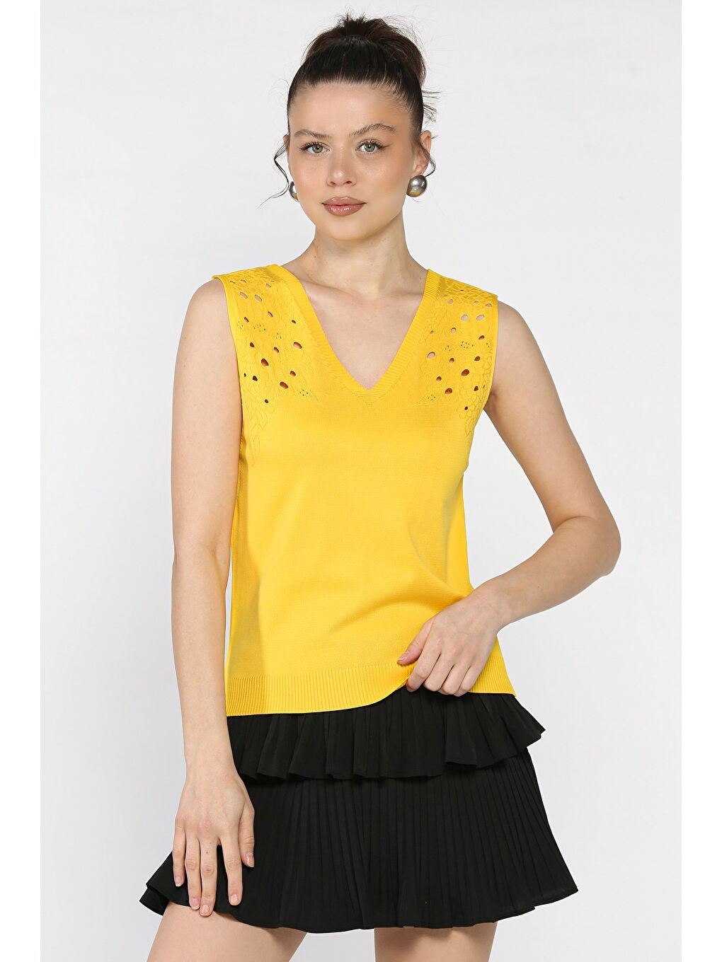 Sarı Kadın V Yaka Sıfır Kol Triko Bluz-1