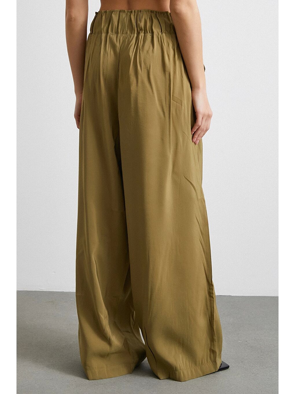 Beli Büzgülü Geniş Paça Rahat Pantolon Yeşil-2