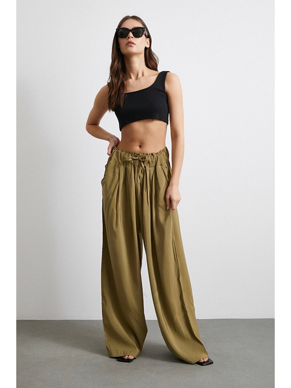 Beli Büzgülü Geniş Paça Rahat Pantolon Yeşil-3