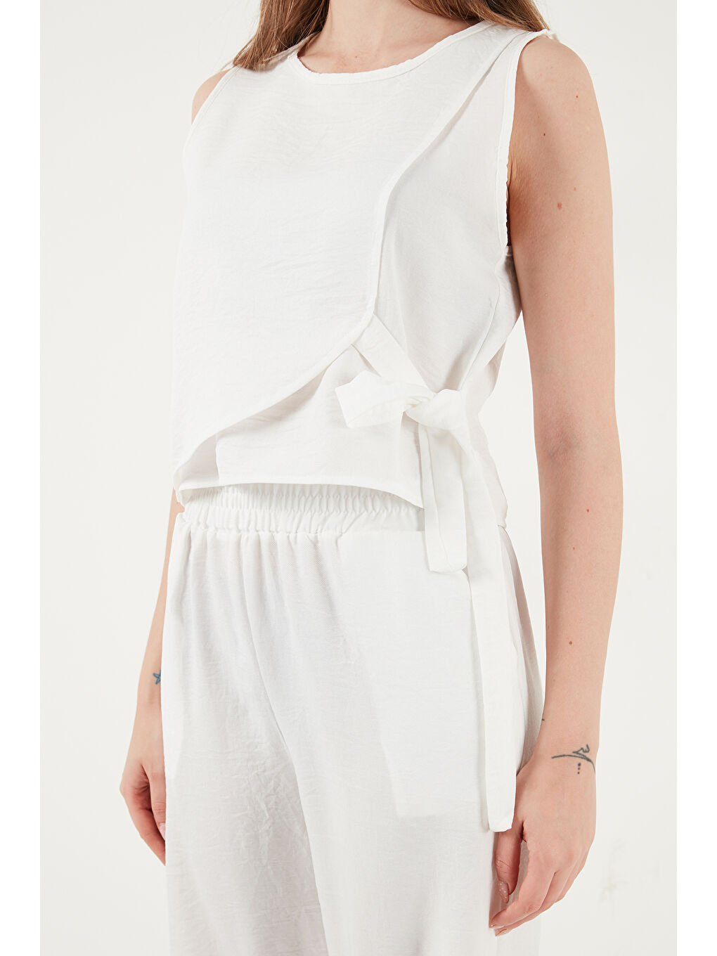 Ekru Regular Fit Bağlama Detaylı Bisiklet Yaka Kadın Takım 5866466-5