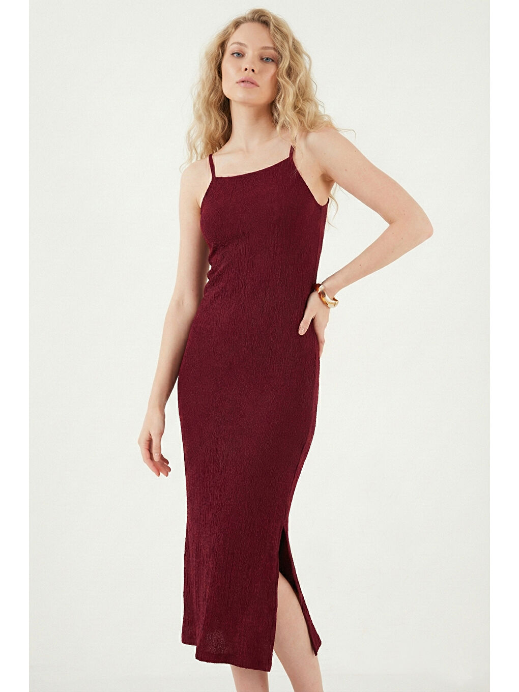 Bordo İp Askılı Fitted-Vücuda Oturan Yırtmaçlı Midi Kadın Elbise 5865573-1