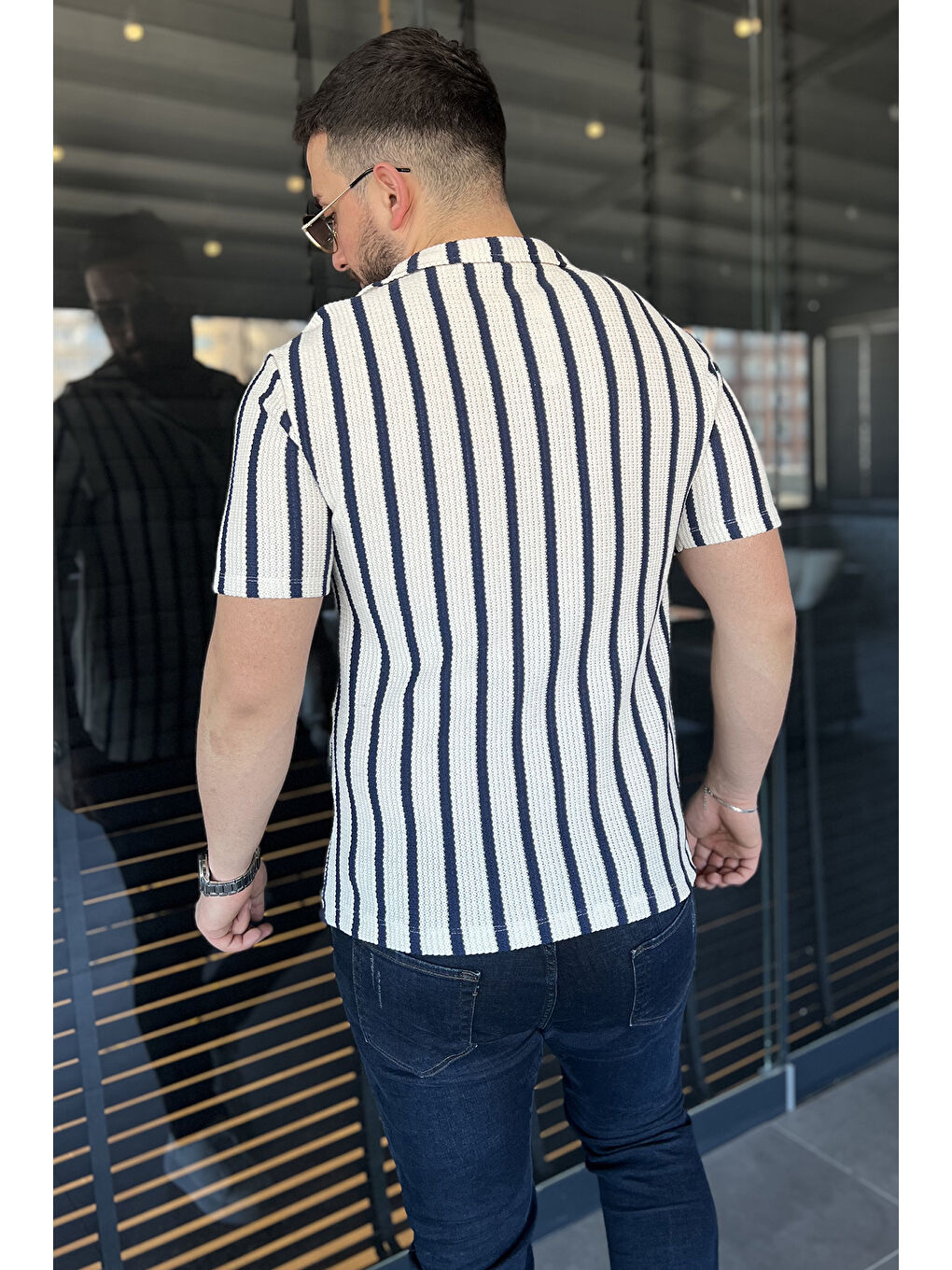 Ekru Erkek Devrik Yaka Ajurlu Çizgi Desenli Gömlek-2