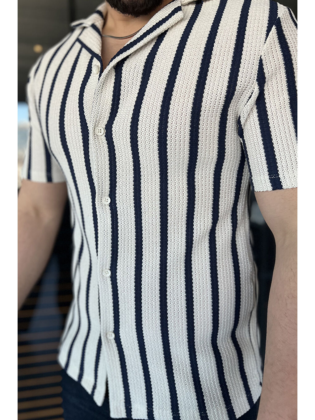 Ekru Erkek Devrik Yaka Ajurlu Çizgi Desenli Gömlek-3