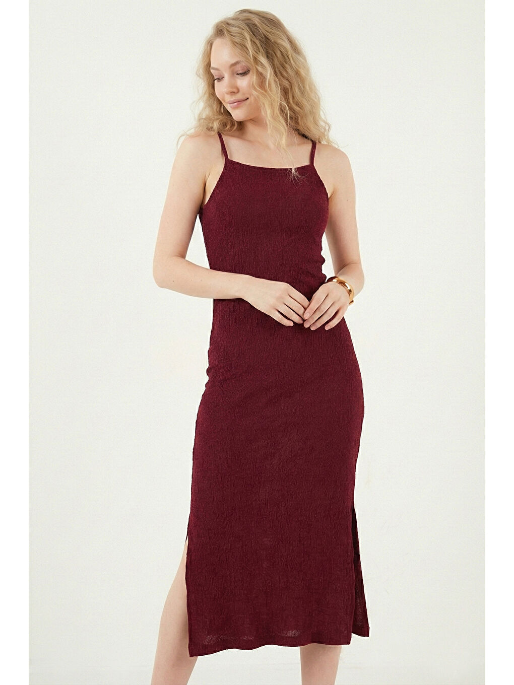 Bordo İp Askılı Fitted-Vücuda Oturan Yırtmaçlı Midi Kadın Elbise 5865573-3